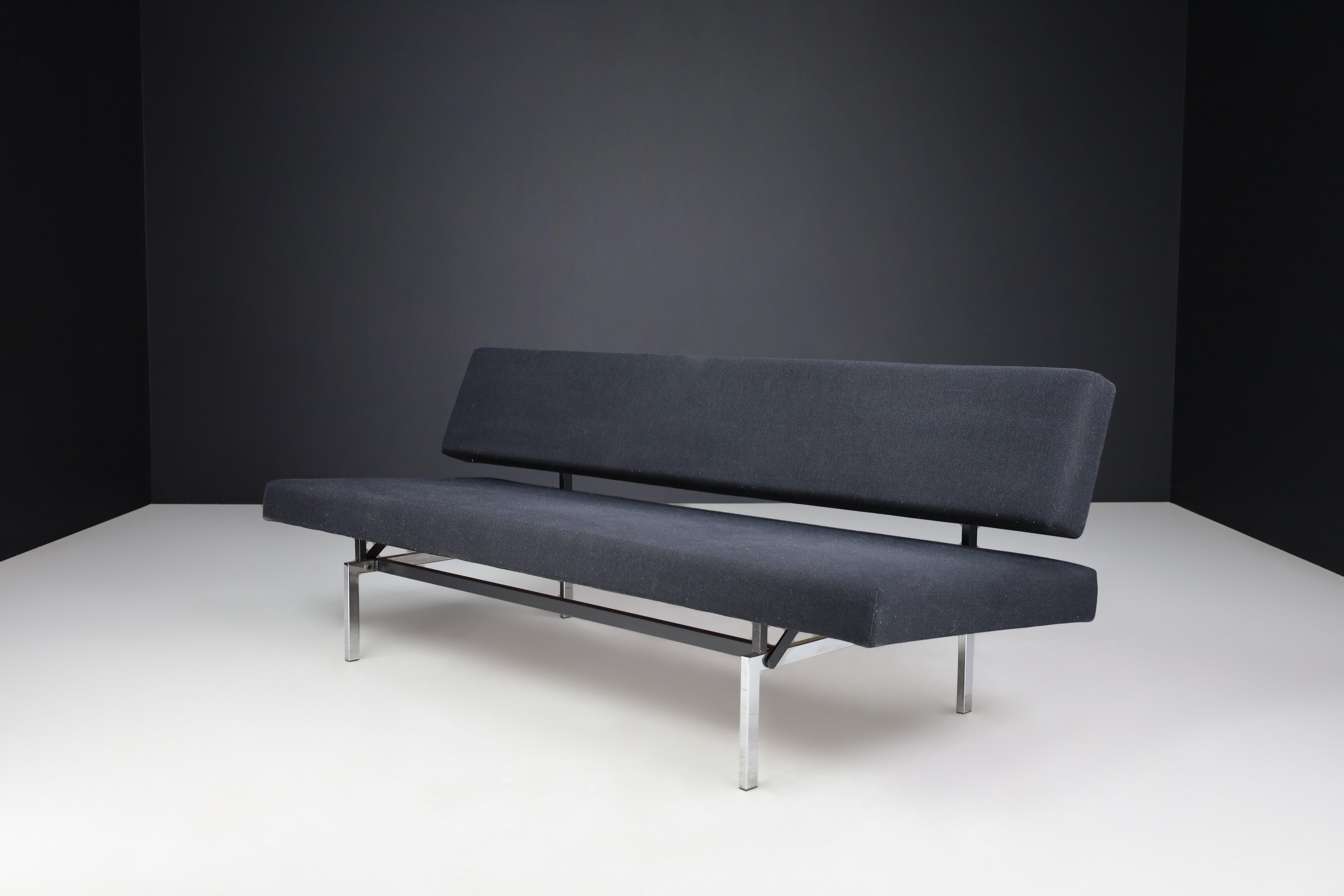 Martin Visser Canapé / lit de repos pour 't Spectrum - Pays-Bas, 1960

Ce canapé emblématique de la modernité du milieu du siècle, conçu par Martin Visser pour 't Spectrum dans les années 1960, est un exemple raffiné du design minimaliste