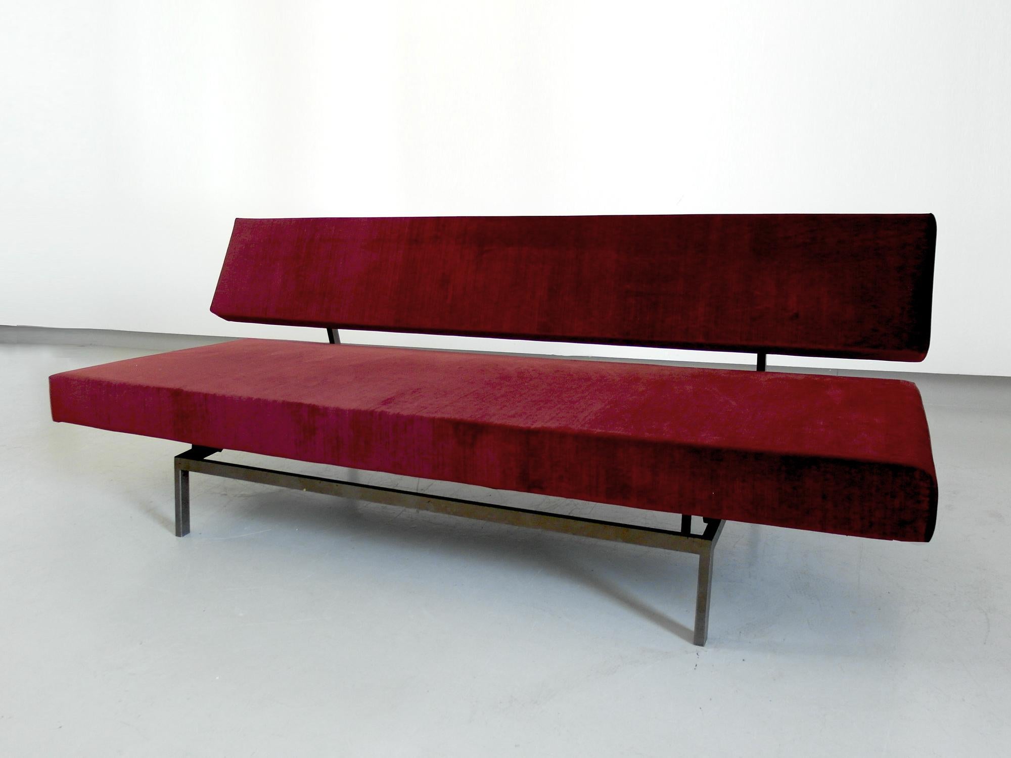 Mid-Century Modern Martin Visser Streamline Sleeper Sofa / Daybed by Spectrum, the Netherlands 1960 For Sale
