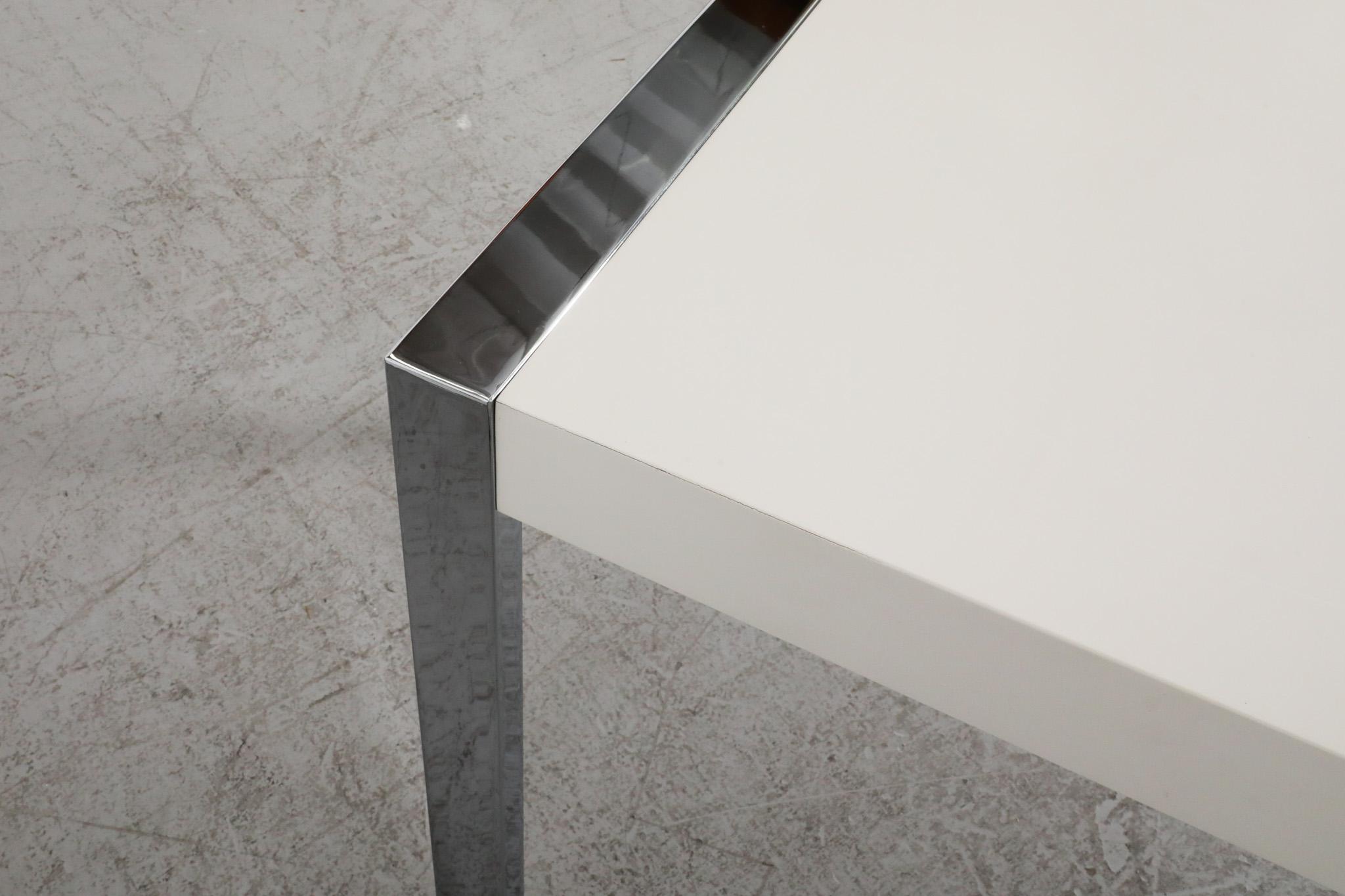 Table moderniste de style Martin Visser en formica blanc et chrome en vente 3