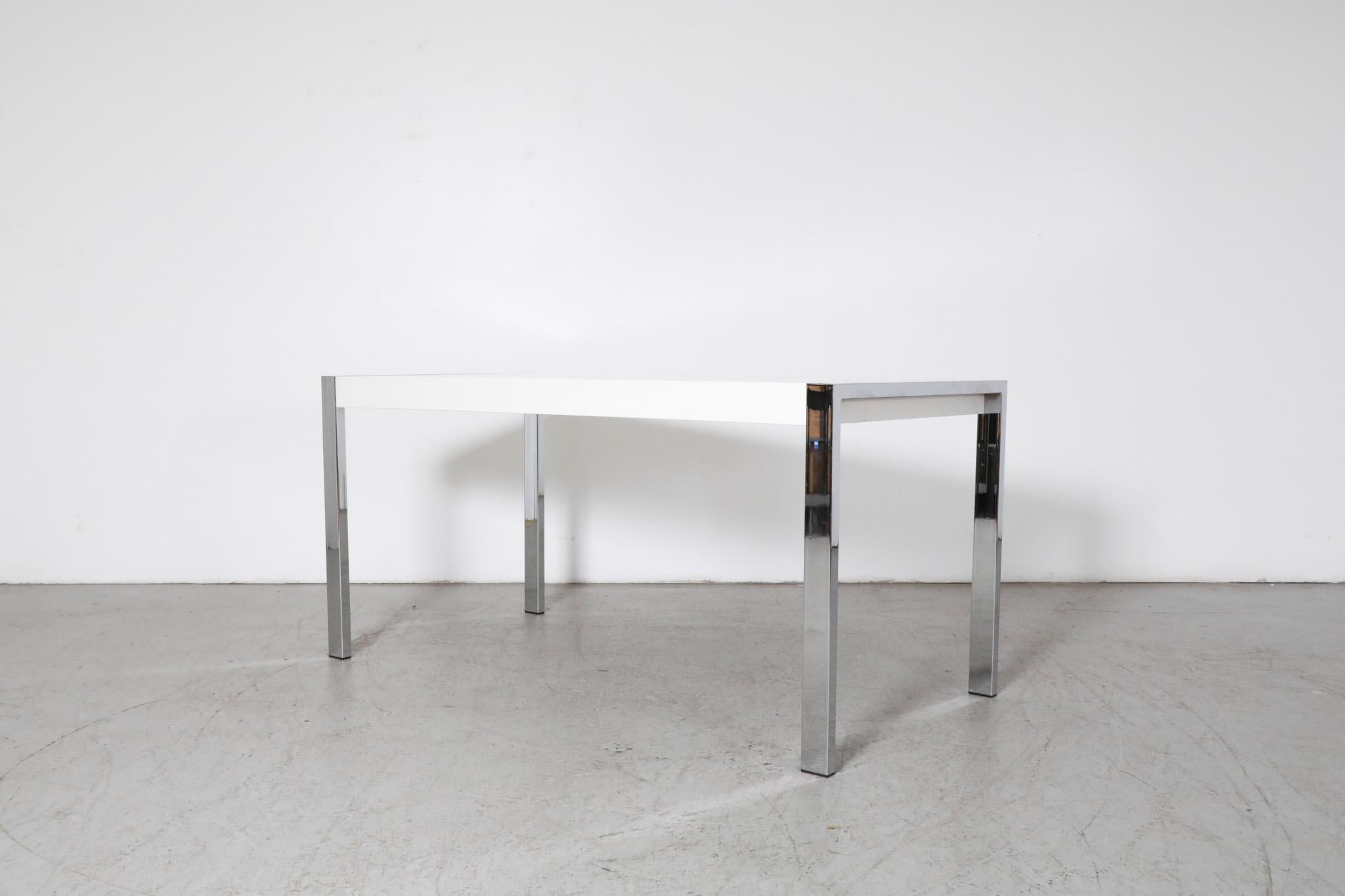 Mid-Century Modern Table moderniste de style Martin Visser en formica blanc et chrome en vente