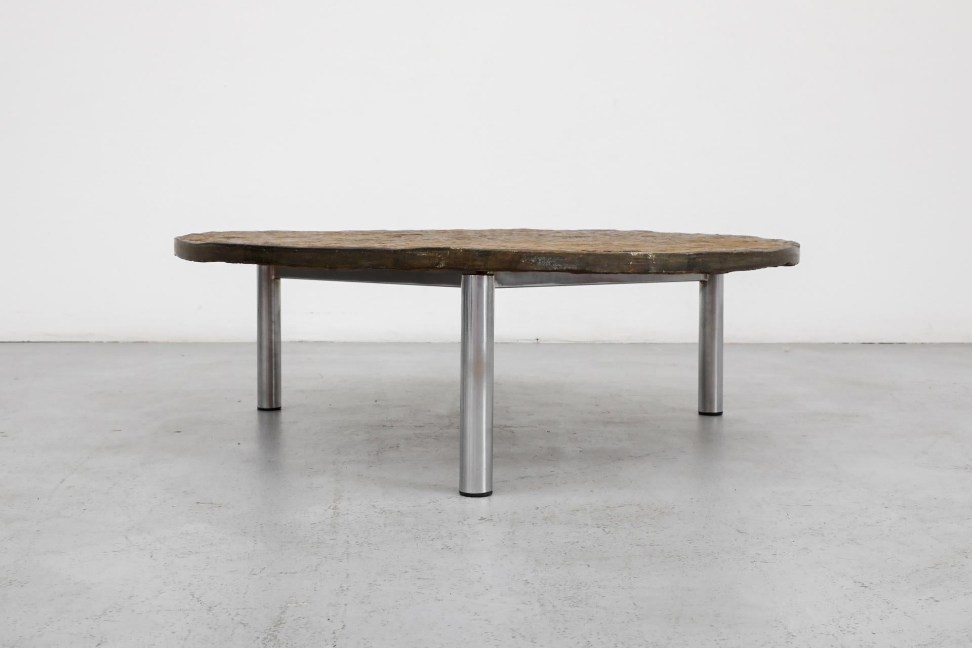 Martin Visser Style Round Natural Stone Topped Coffee Table with Chrome Base In Good Condition For Sale In Los Angeles, CA