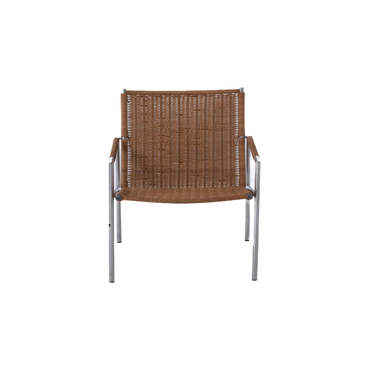 A rare vintage Dutch lounge chair designed by Martin Visser for Spectrum design known as the SZ01. Minimal metal frame with woven rattan seat. Two available. Price is per chair.


Professional, skilled furniture restoration is an integral part of