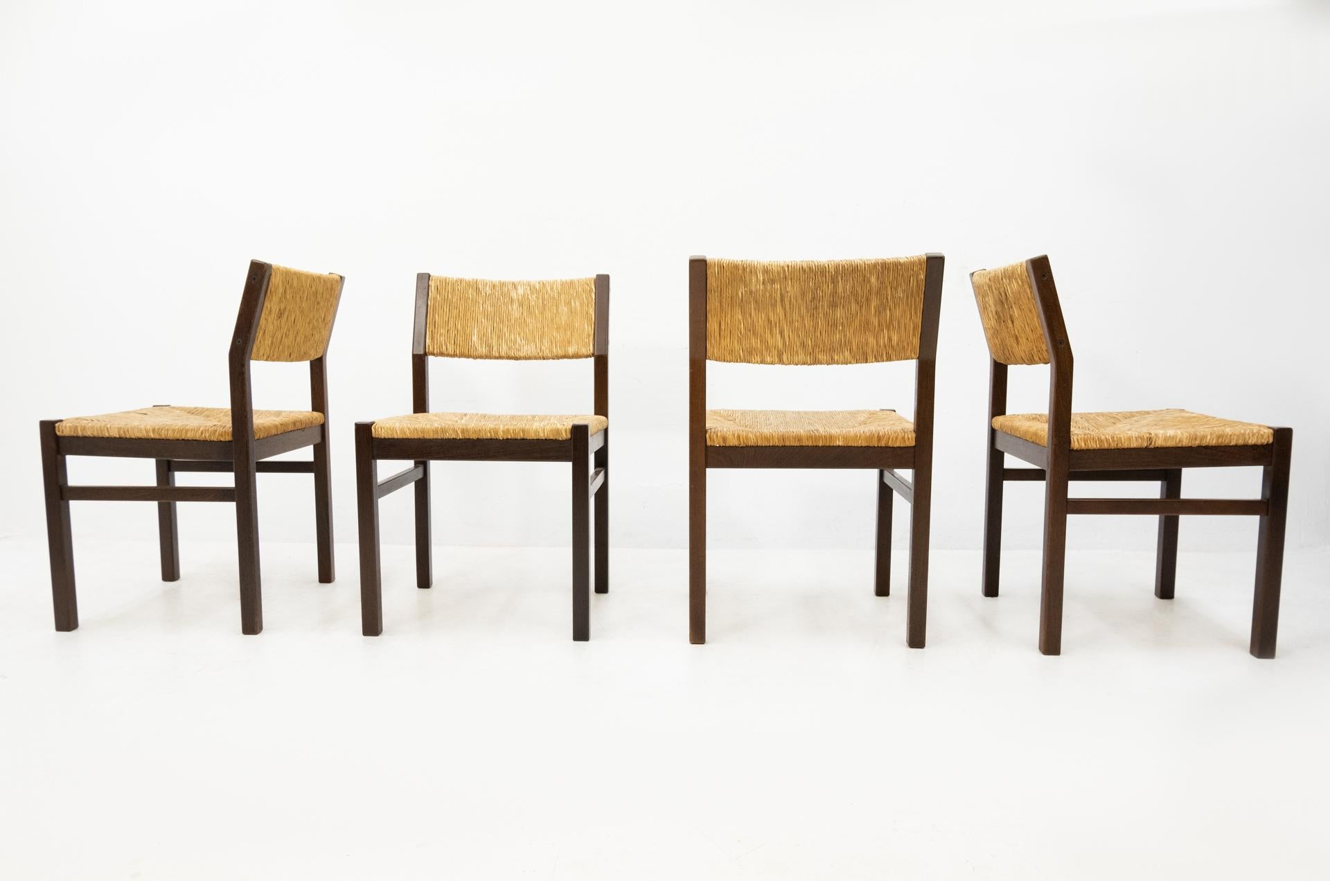 Nice set of four dining Wengé chairs. With Rattan seat and backrest. The SE82 model is designed by Martin Visser i.s.m. Walter Antonis for the Spectrum collection 1960-1974 (Rattan seats are good, Seats are sturdy stable.

 