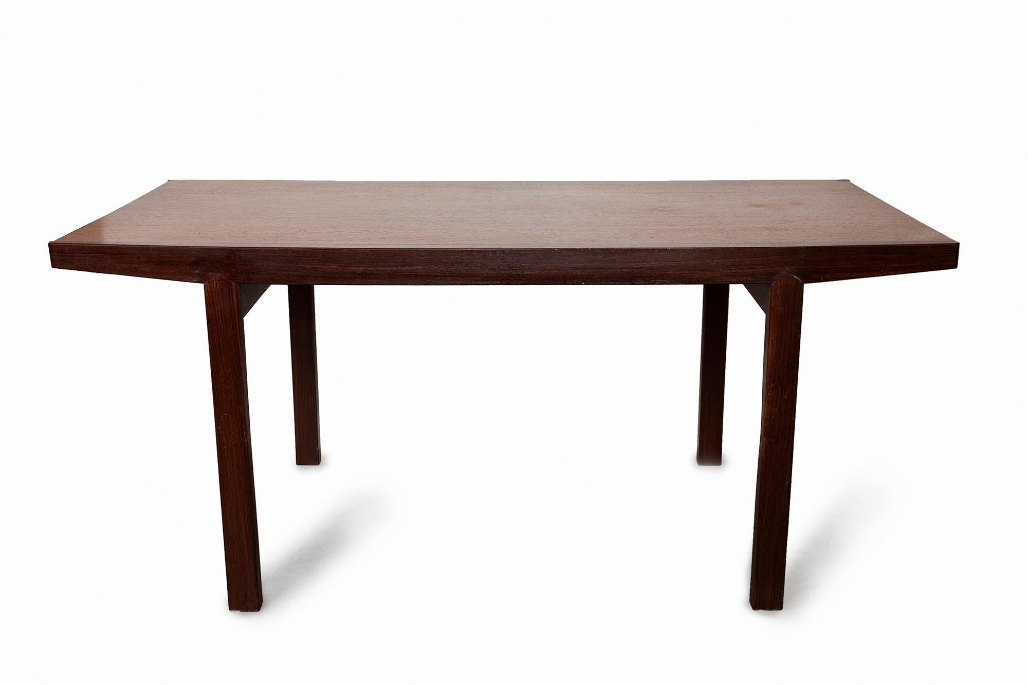 Martin Visser for 't spectrum, dining table, in wengé and teak, the Netherlands, 1960s. Beautiful wengé dining table with rectangular top. The base consist of four legs of solid wengé. The teak top shows an exceptional and expressive grain. Very