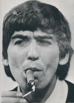 George Harrison, Photographie cigare, noir et blanc, ca. 1970, 21 x 15,2 cm
