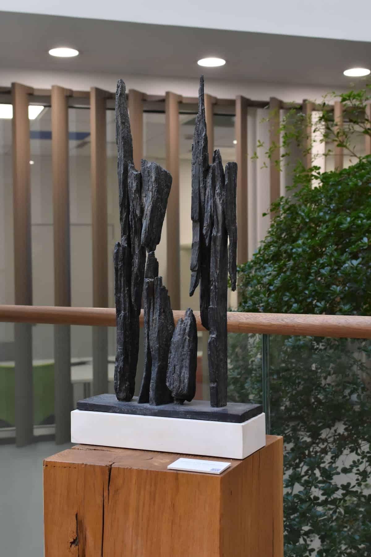 Fragmento n�°2 de Martine Demal - Escultura de bronce, abstracta, armonía de formas en venta 3