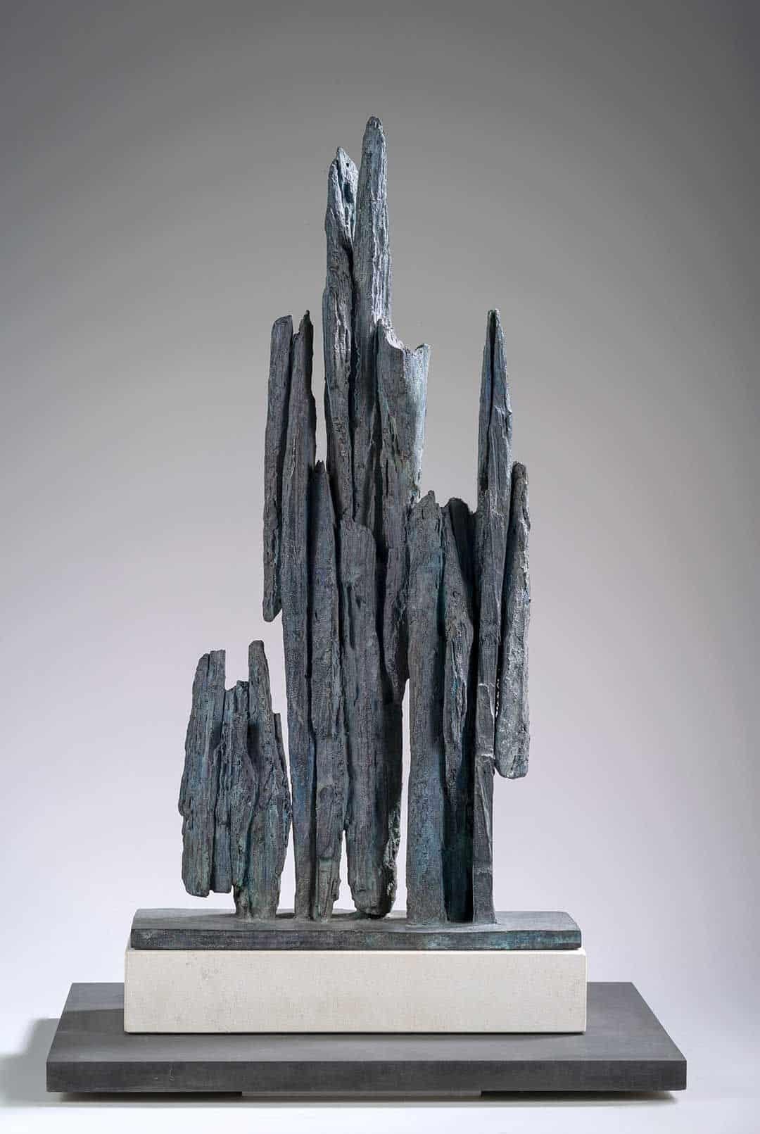 Fragment n°3 est une sculpture en bronze de l'artiste contemporaine Martine Demal. Les dimensions, y compris le socle en laiton patiné, sont de 60 × 30 × 10,5 cm (23,6 × 11,8 × 4,1 in). 
La sculpture est signée et numérotée, elle fait partie d'une