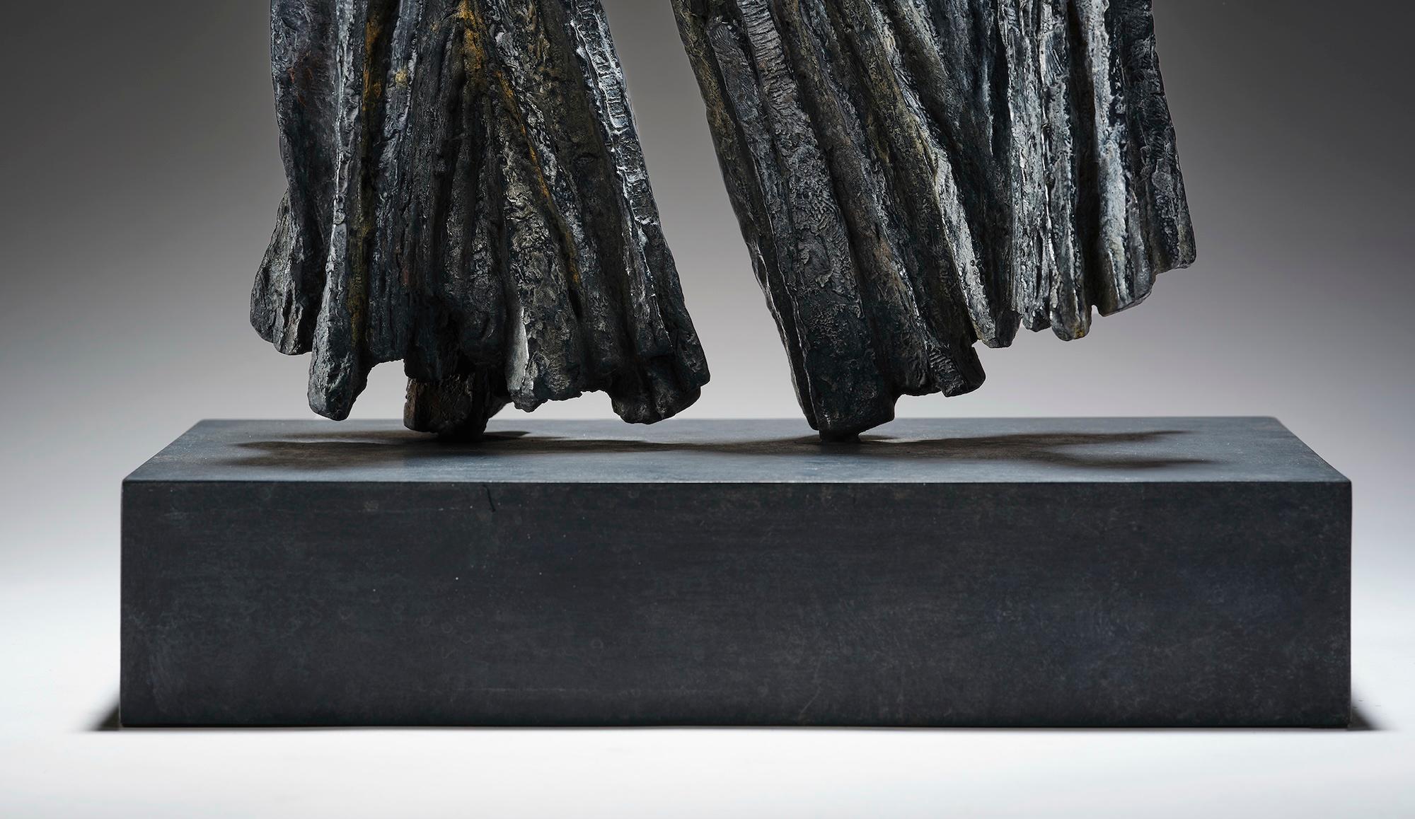 L'une ne va pas sans l'autre de Martine Demal - Sculpture en bronze, abstraite, sombre en vente 6