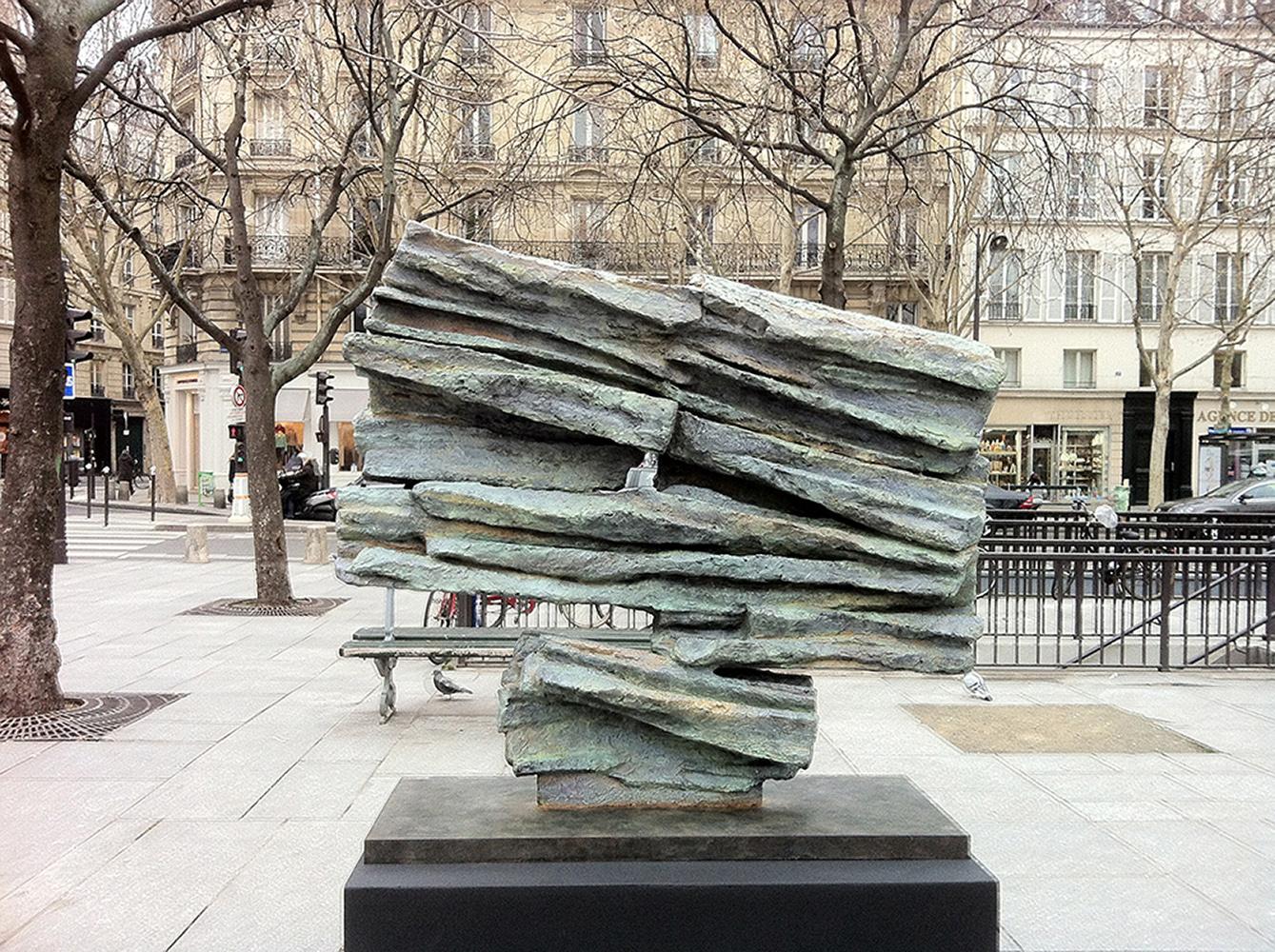 Signes et écrits n° 3 de Martine Demal - Sculpture en bronze d'extérieur, abstraite en vente 1