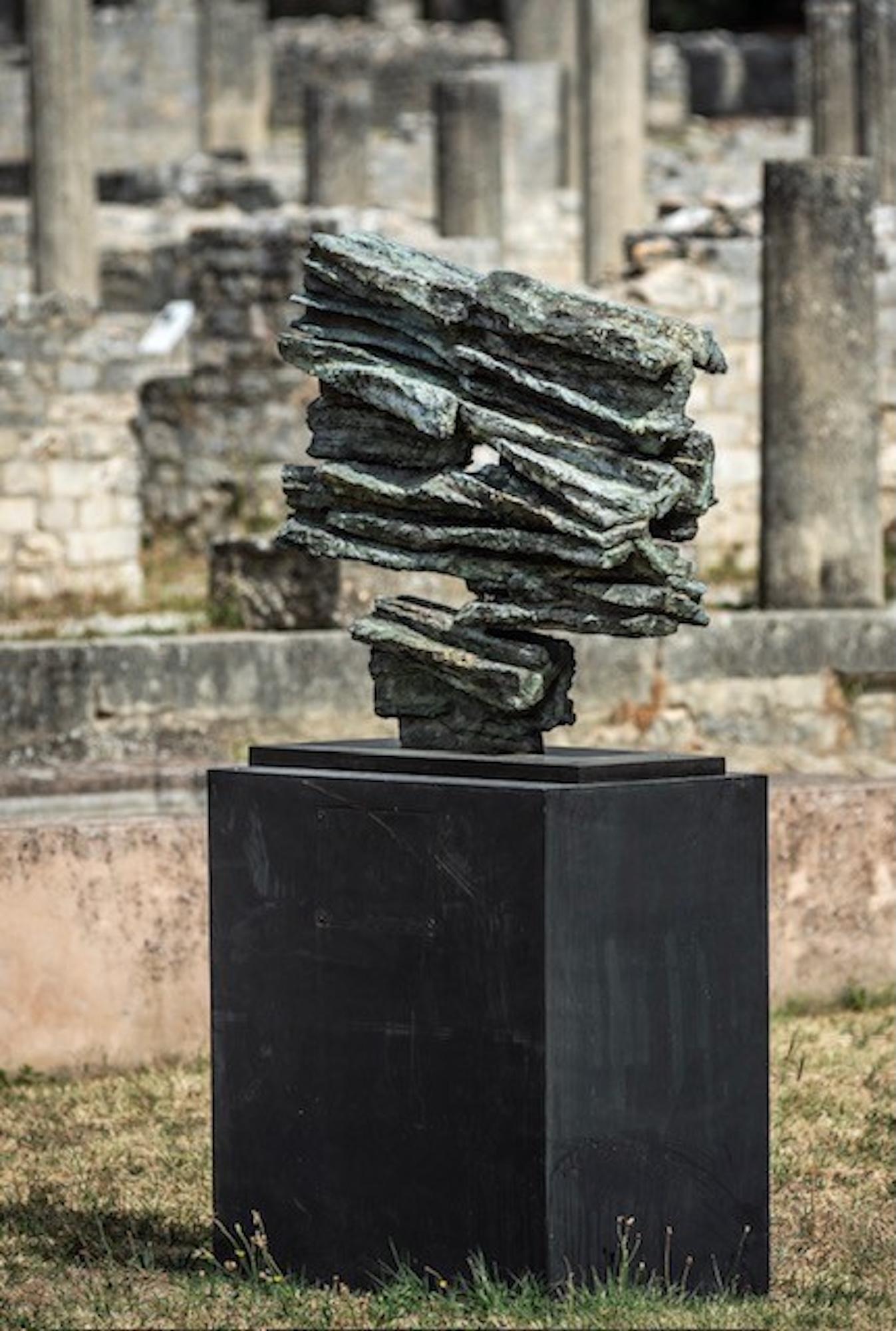 Signs and Writings No. 3 di Martine Demal - Scultura in bronzo da esterno, astratta in vendita 5