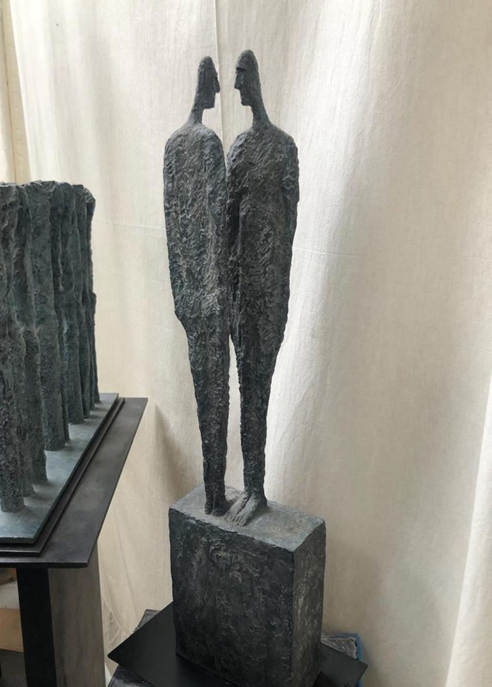 Le grand secret de Martine Demal - Sculpture contemporaine en bronze, figure humaine en vente 4