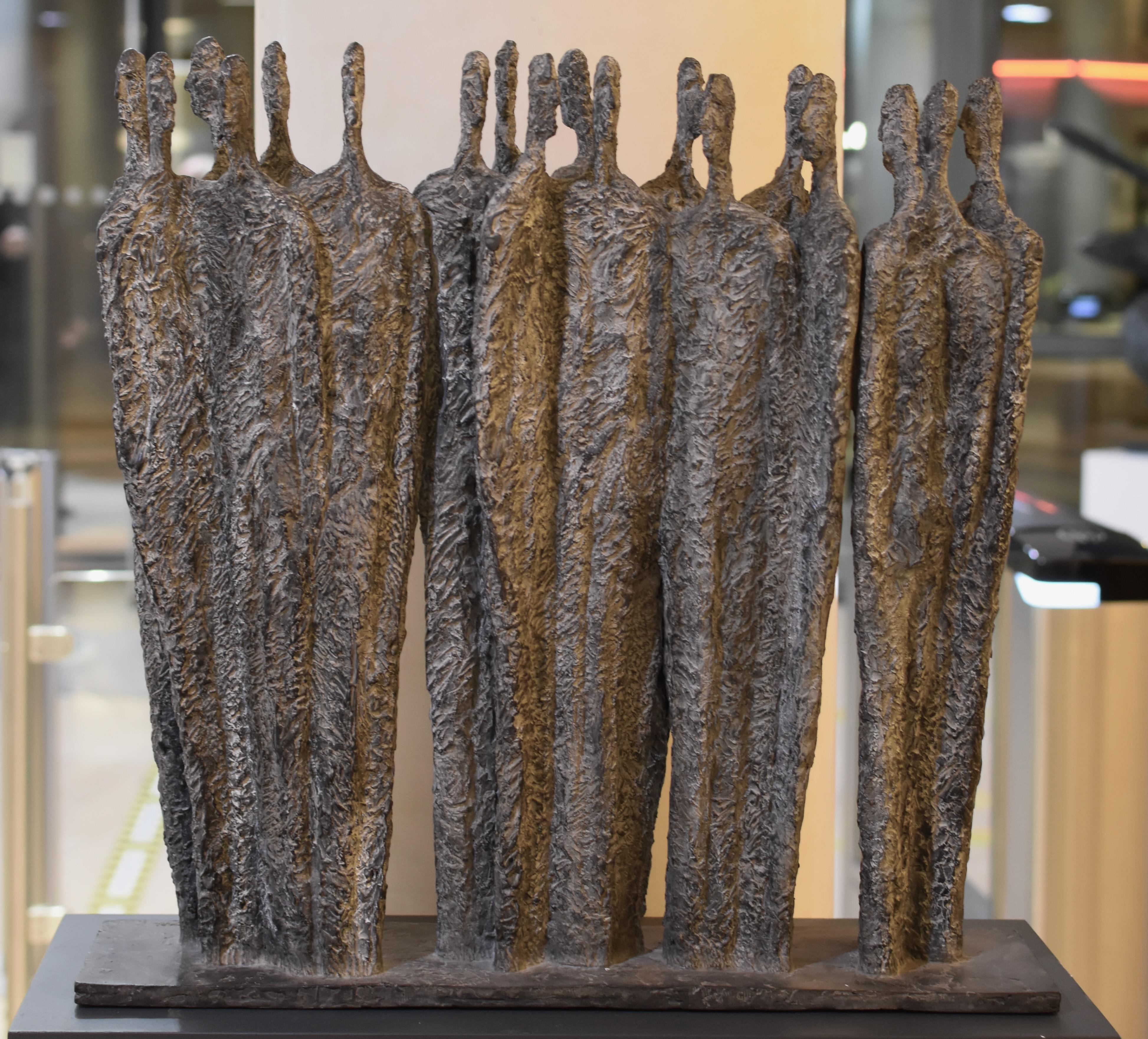 The Meeting di Martine Demal - scultura in bronzo, gruppo di figure umane in vendita 7