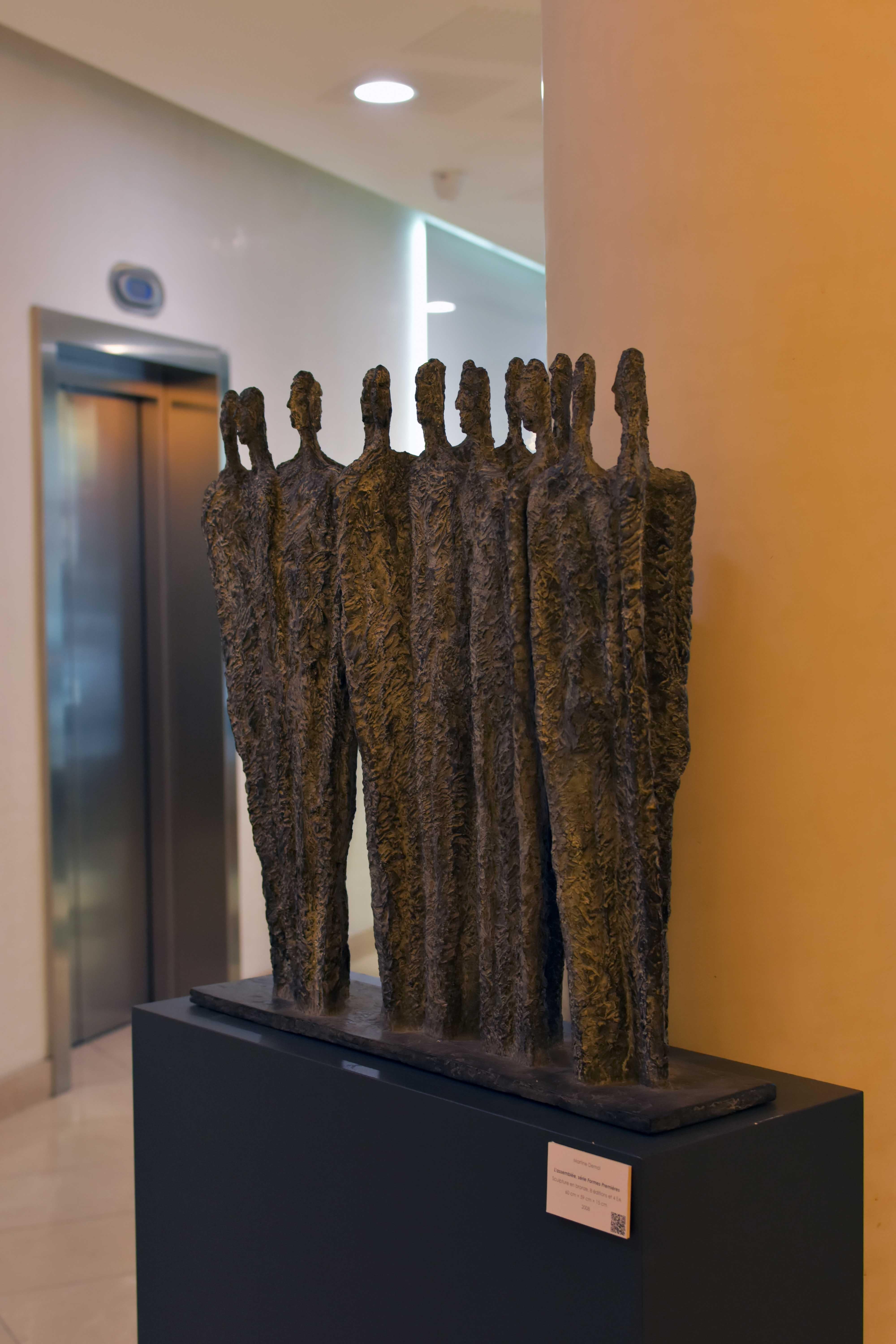 The Meeting di Martine Demal - scultura in bronzo, gruppo di figure umane in vendita 8