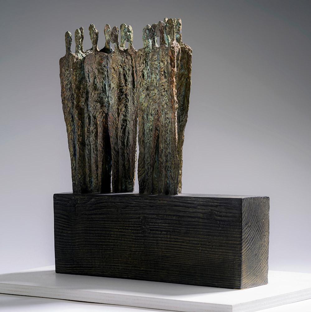 The Others von Martine Demal – Bronzeskulptur, Gruppe menschlicher Figuren, Harmonie im Angebot 1