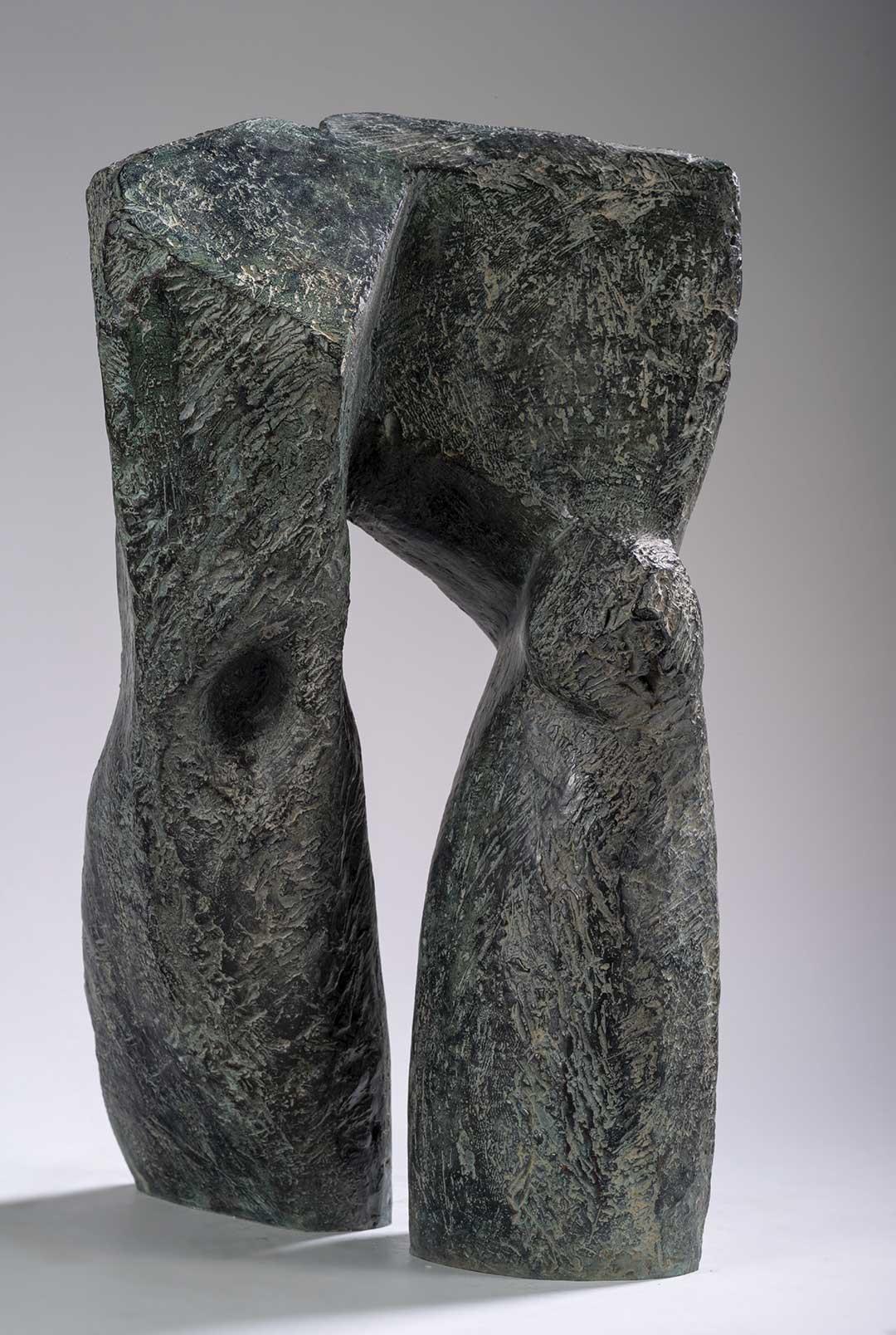 Le Passage est une sculpture en bronze de l'artiste contemporaine française Martine Demal, dont les dimensions sont 43 × 27 × 24 cm (16,9 × 10,6 × 9,4 in). 
La sculpture est signée et numérotée, elle fait partie d'une édition limitée à 8 exemplaires