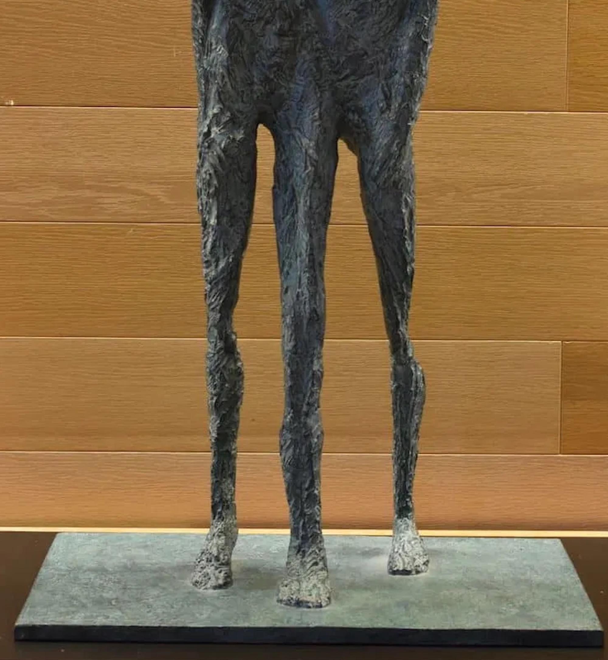 Zusammen von Martine Demal - Bronzeskulptur, stehende menschliche Figuren, strukturiert im Angebot 4