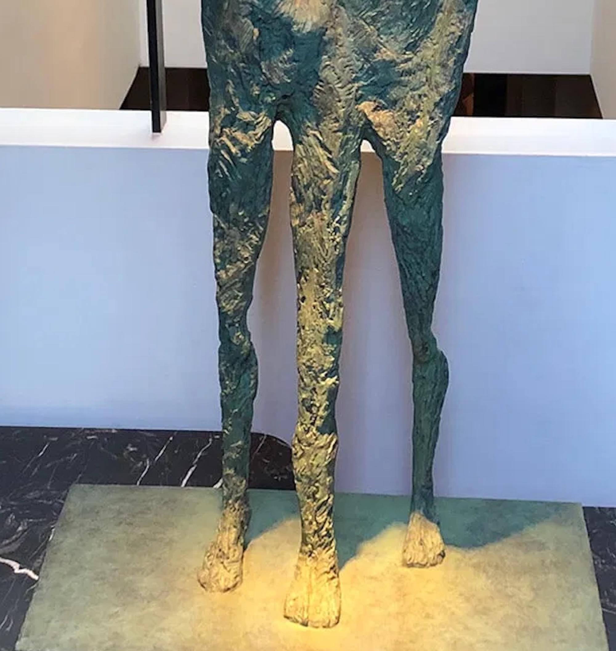 Zusammen von Martine Demal - Bronzeskulptur, stehende menschliche Figuren, strukturiert im Angebot 6