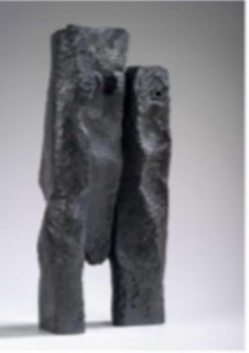 Triade ist eine Bronzeskulptur der französischen Künstlerin Martine Demal mit den Maßen 51 x 23 x 15 cm (34,3 × 8,3 × 3,9 in). 
Die Skulptur ist signiert und nummeriert, gehört zu einer limitierten Auflage von 8 Exemplaren + 4 Künstlerabzügen und