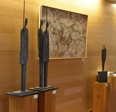 Warrior von Martine Demal - Zeitgenössische Bronze-Skulptur, menschliche Figur, groß