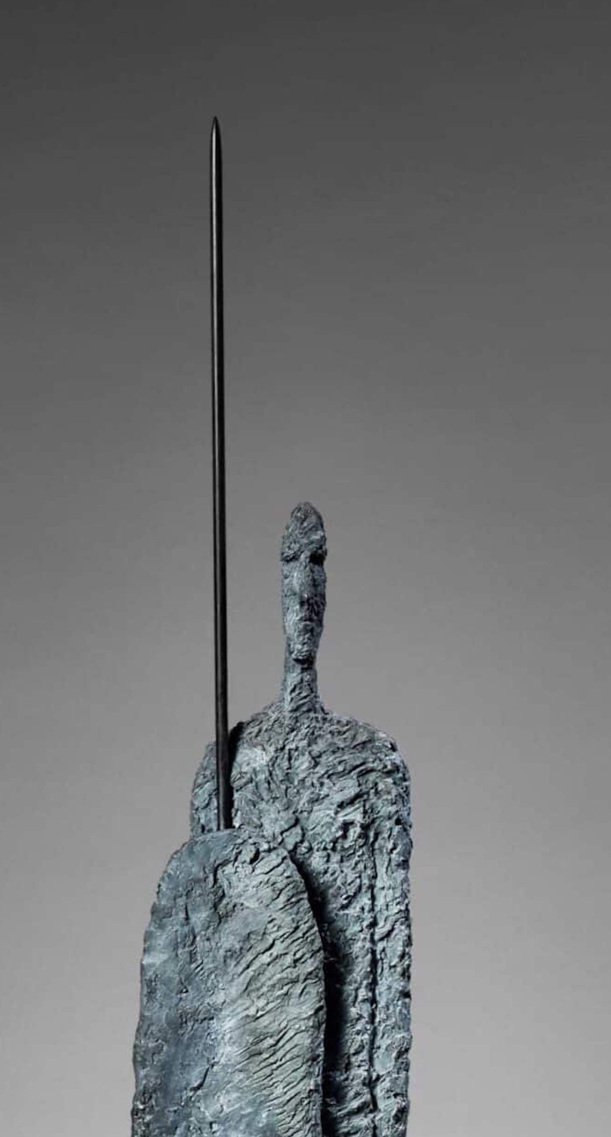 Warrior von Martine Demal - Zeitgenössische Bronze-Skulptur, menschliche Figur, groß im Angebot 3