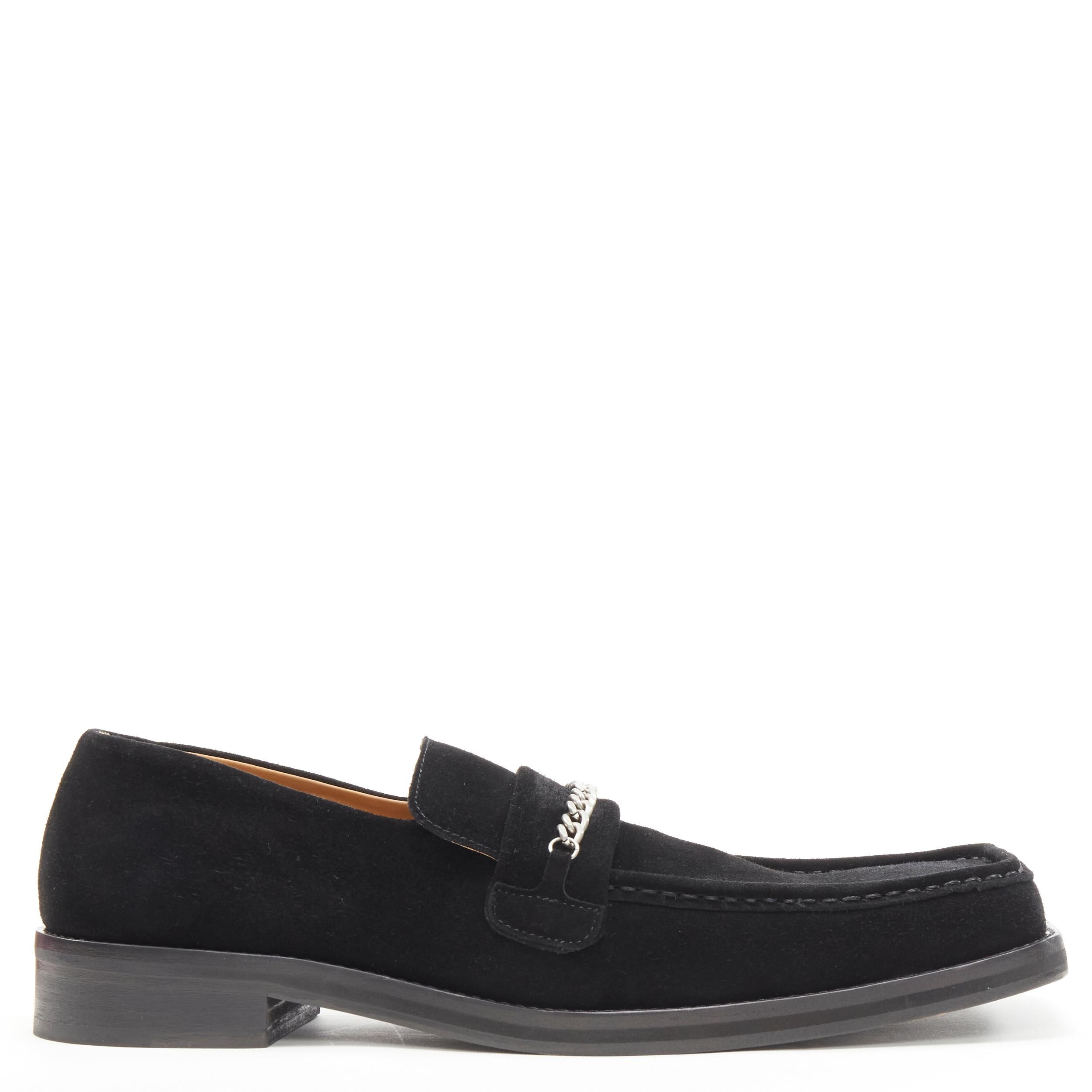 MARTINE ROSE Runway black suede square toe chain embellished loafer EU43 US10 
Reference: JOMK/A00057 
Brand: Martine Rose 
Model: Square toe loafer 
Collection: 2021 
Material: Suede 
Color: Black 
Pattern: Solid 
Extra Detail: Square toe loafer.