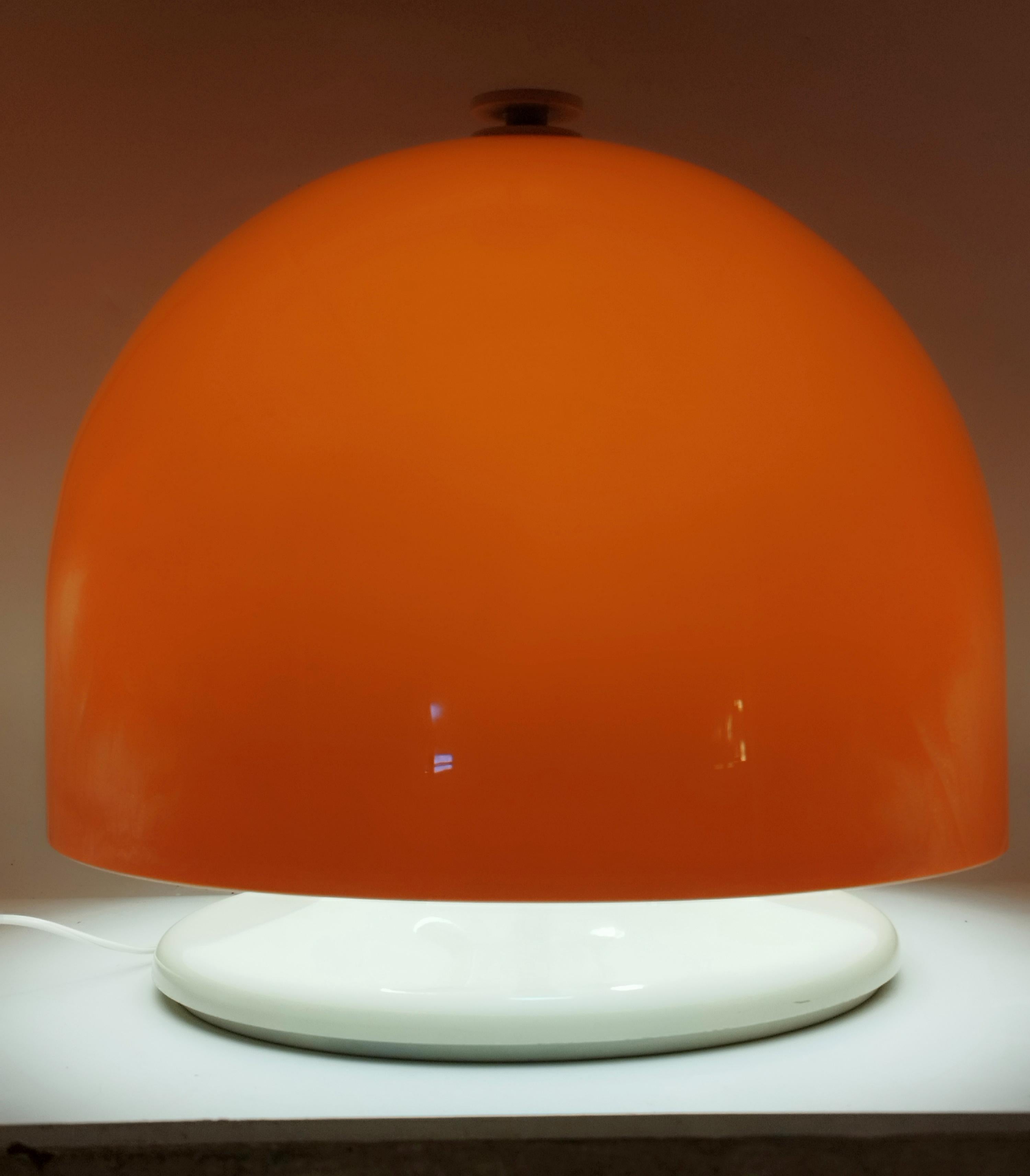 Martinelli Luce Attrib. Space Age Acrylic and Metal Table Lamp, Italy 1970s In Good Condition For Sale In Naples, IT