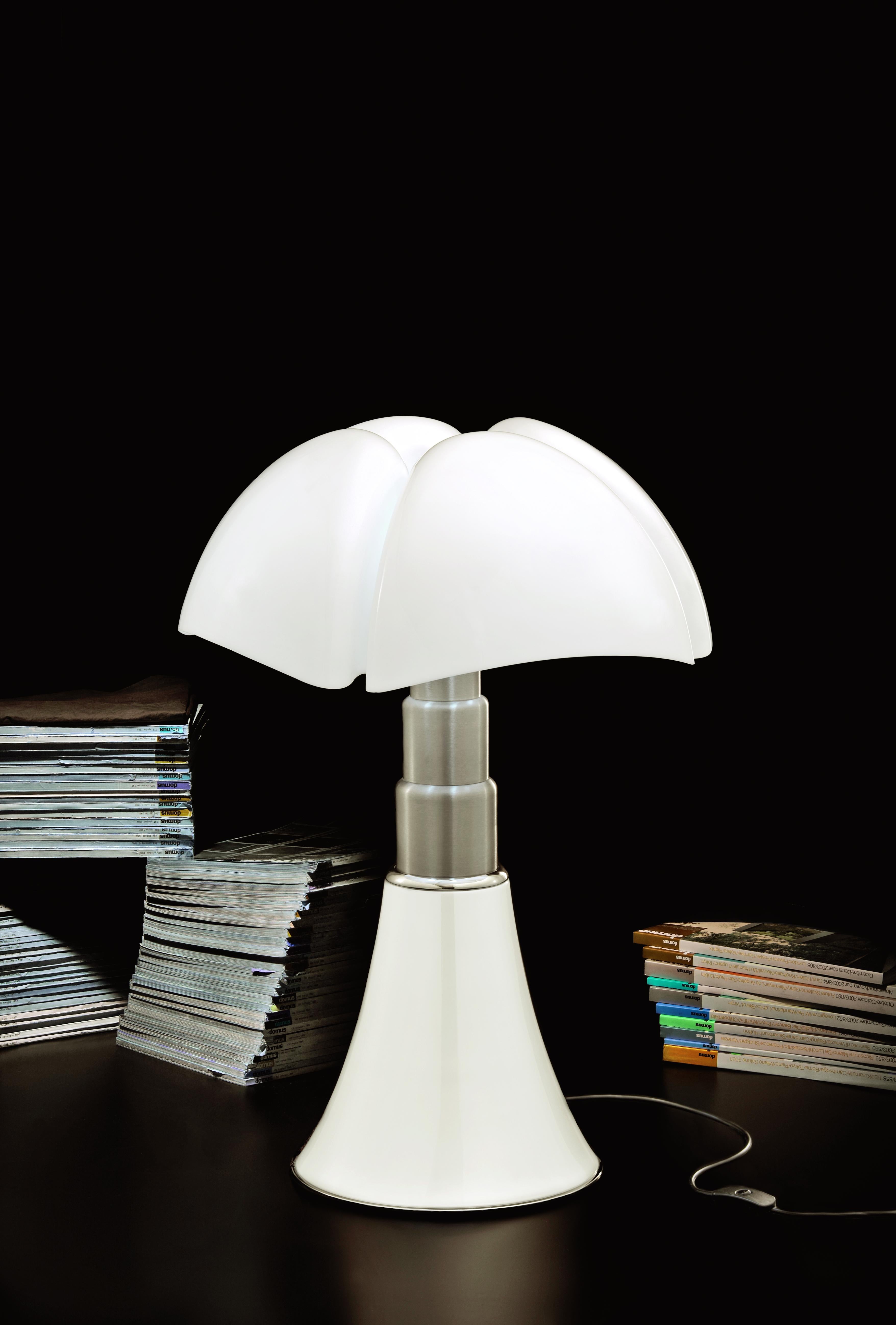 Lampe de bureau Martinelli Luce à LED à gradation Pipistrello 620 de Gae Aulenti en vente 4