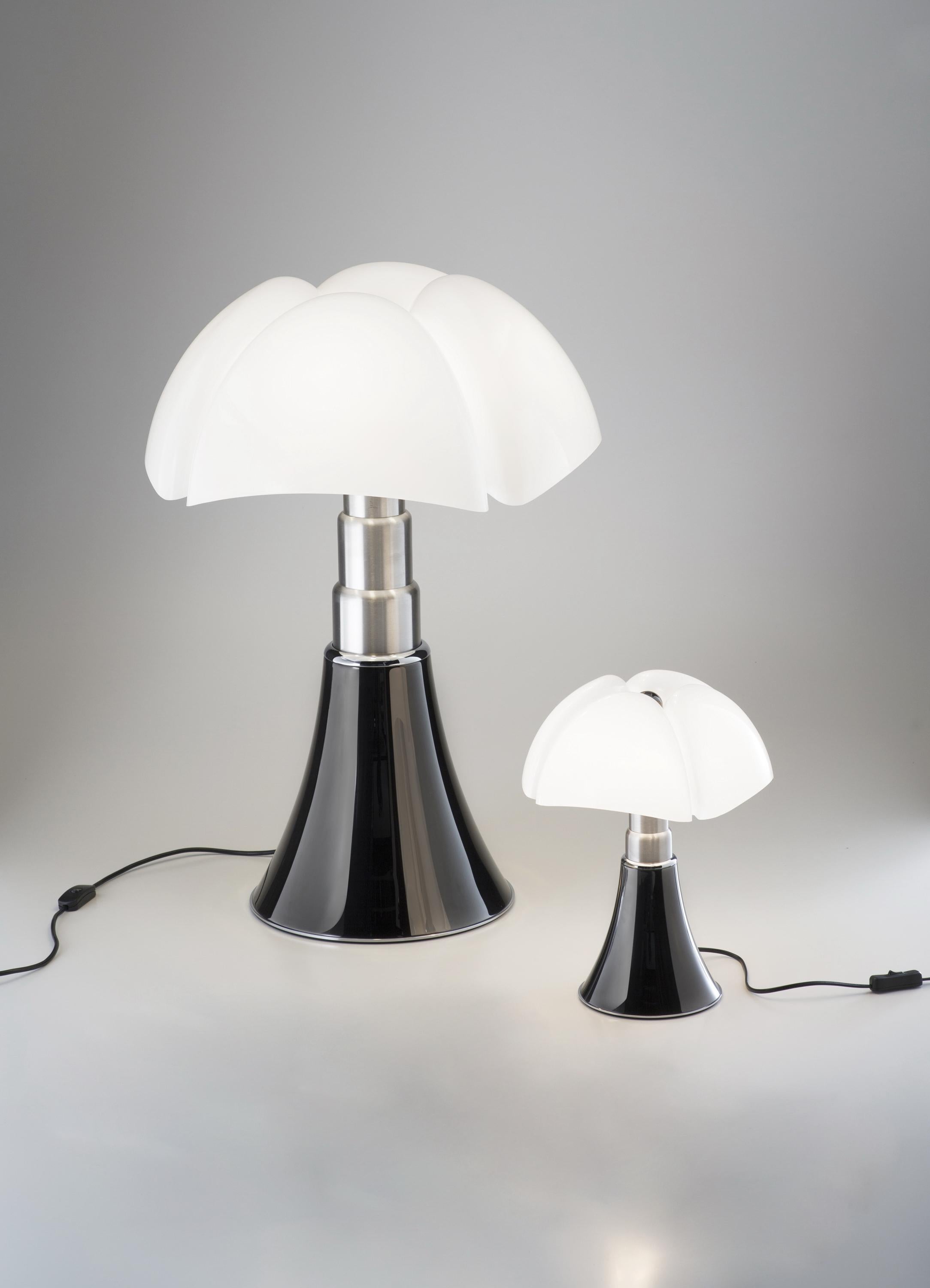 Lampe de bureau Martinelli Luce à LED à gradation Pipistrello 620 de Gae Aulenti en vente 2