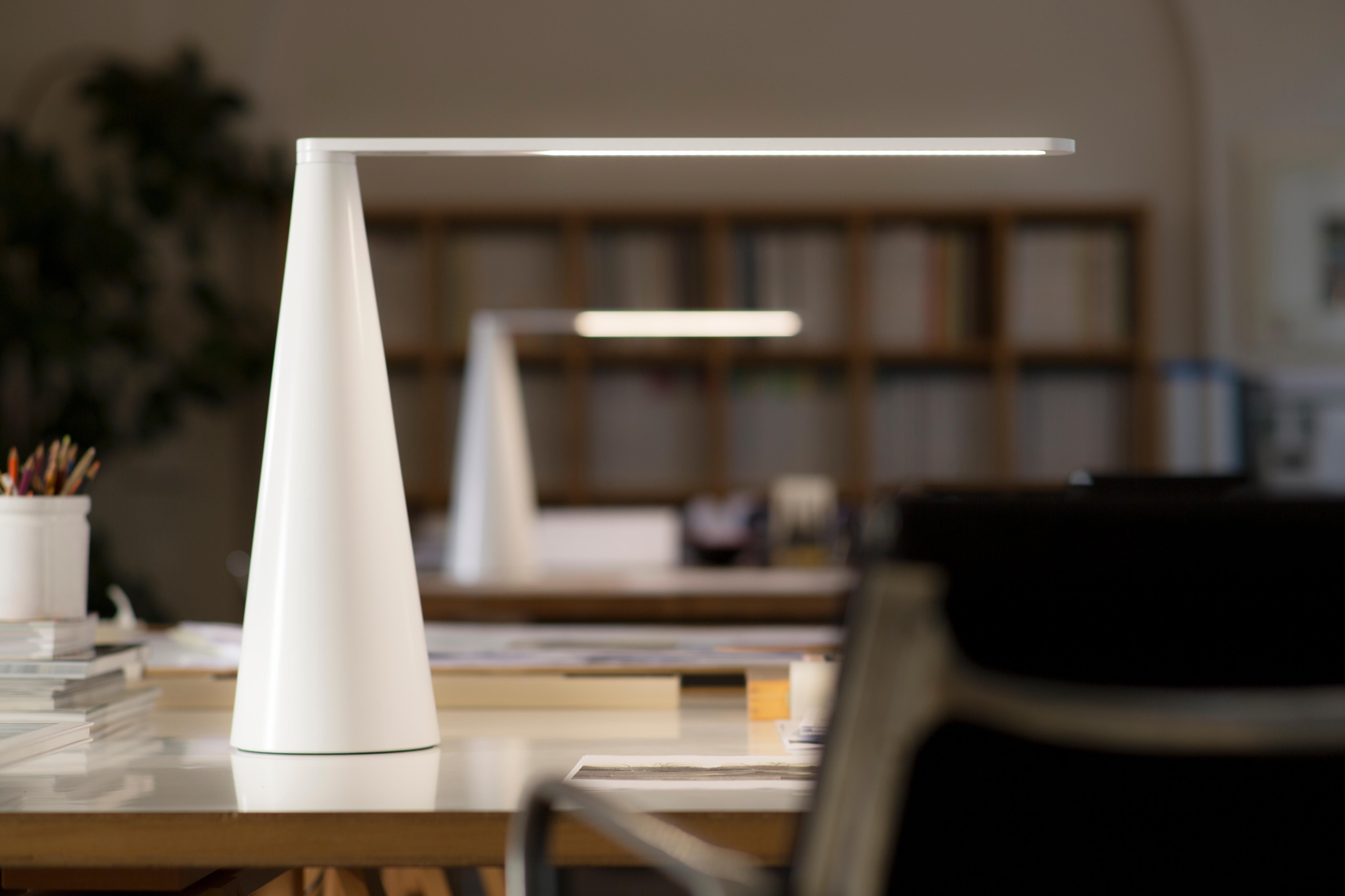 Moderne Petite lampe de bureau Elica de Brian Sironi pour Martinelli Luce en vente