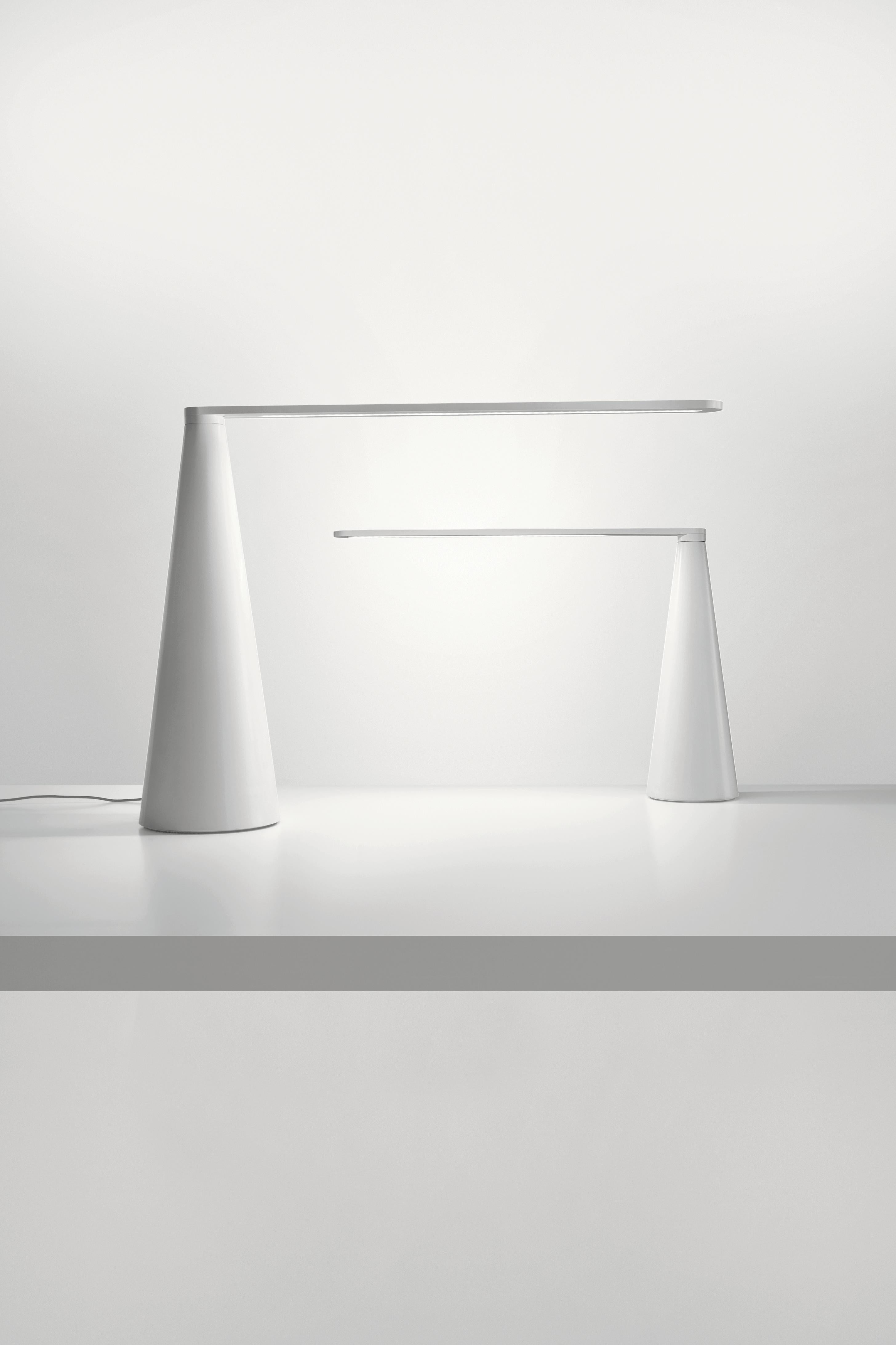 XXIe siècle et contemporain Petite lampe de bureau Elica de Brian Sironi pour Martinelli Luce en vente