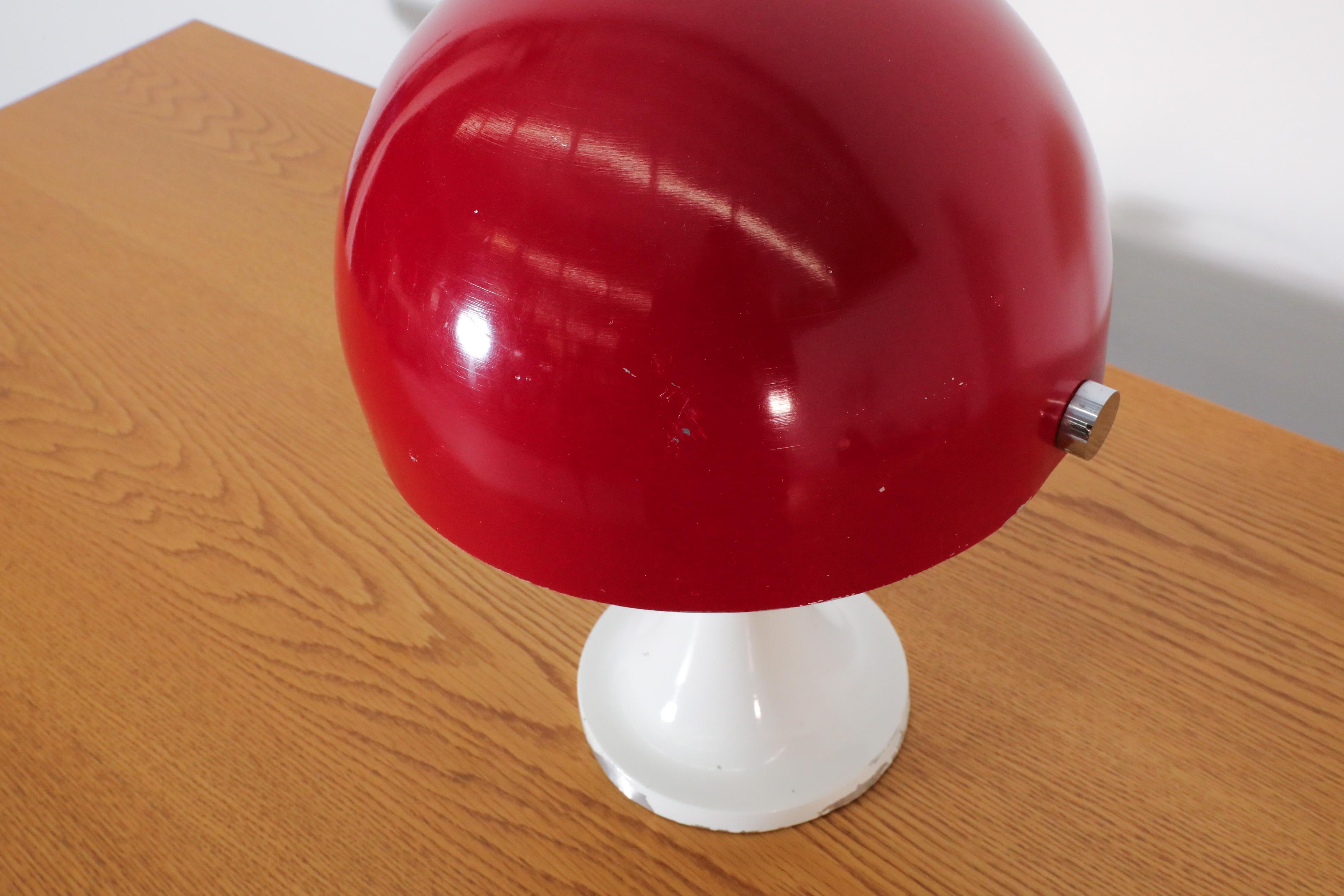 Martinelli Luce Inspired Red and White Mushroom Table Lamp with Rotating Shade For Sale 4
