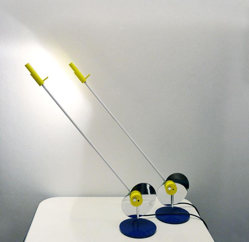 Martinelli Luce rare paire de lampes de table halogènes des années 1970.
En métal peint avec un mécanisme spécial de contrepoids pour ajuster l'inclinaison et la base pour la rotation.
Marqué sur la base.
En parfait état.