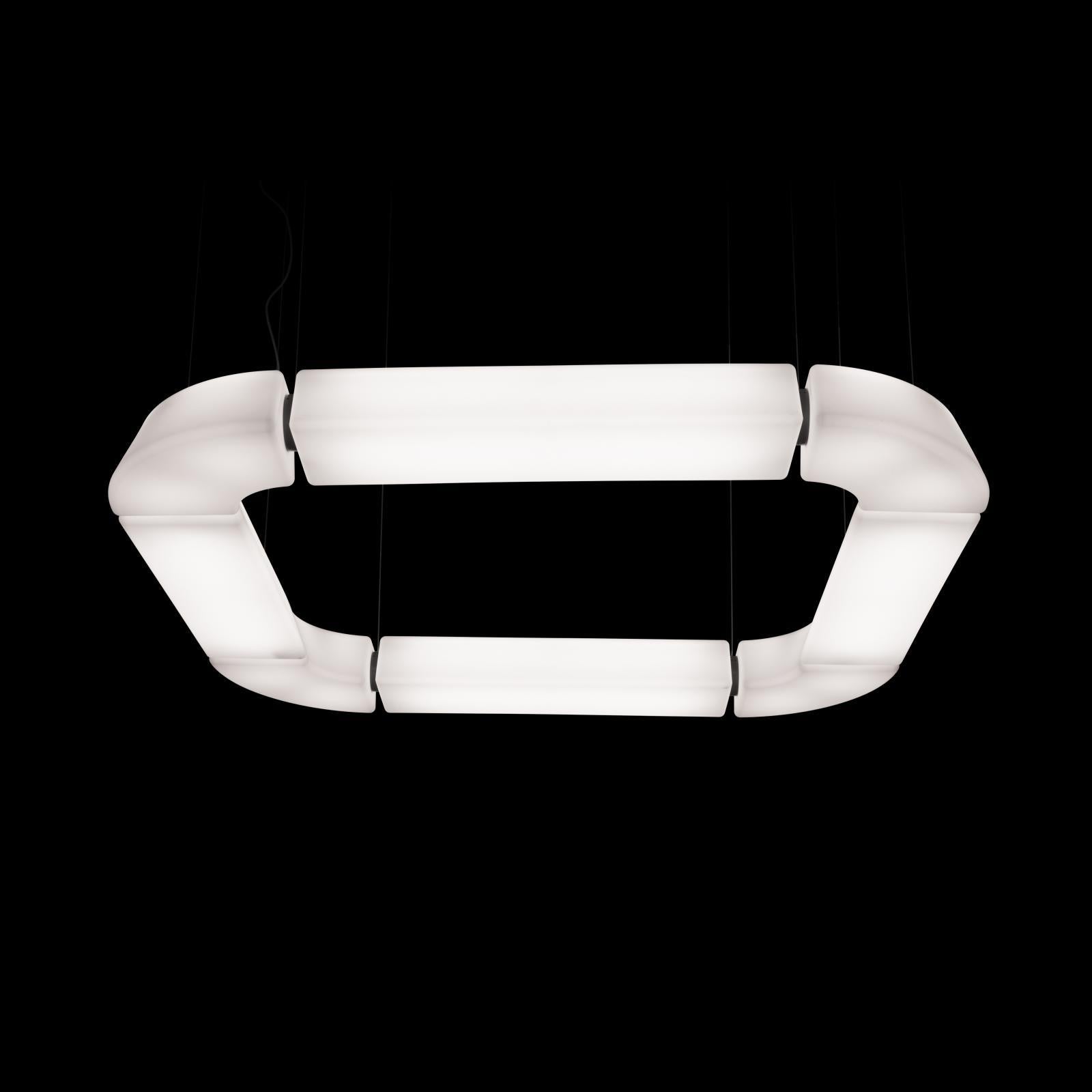 Hanging lamp diffused light, hanged by steel cables. Structure in white polyethylene material rotational moulded. LED light source and electronic drivers dimmable Push/Dali.
 
Technical Specifications:
Material: 
Structure: Aluminum
Diffuser: