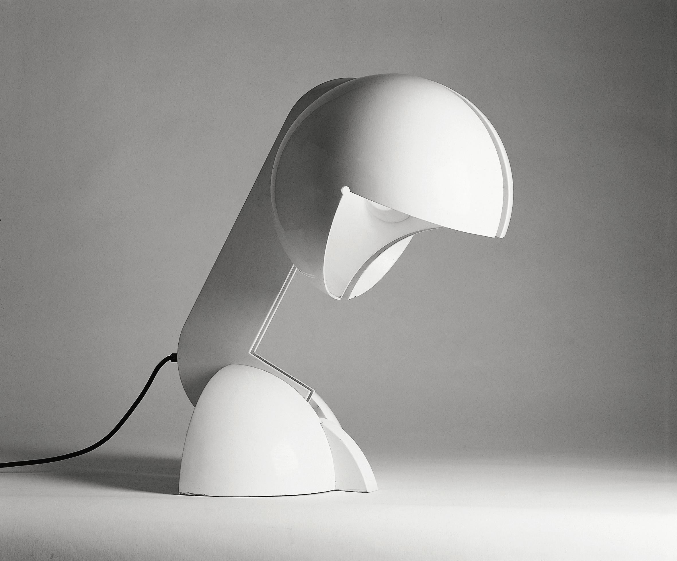 Table lamp with direct and indirect light, in white lacquered metal, the arm is jointed on the base, two reflectors turn around the upper part of the arm each one independently from the other. 


Technical specifications:
Material: 
Structure:
