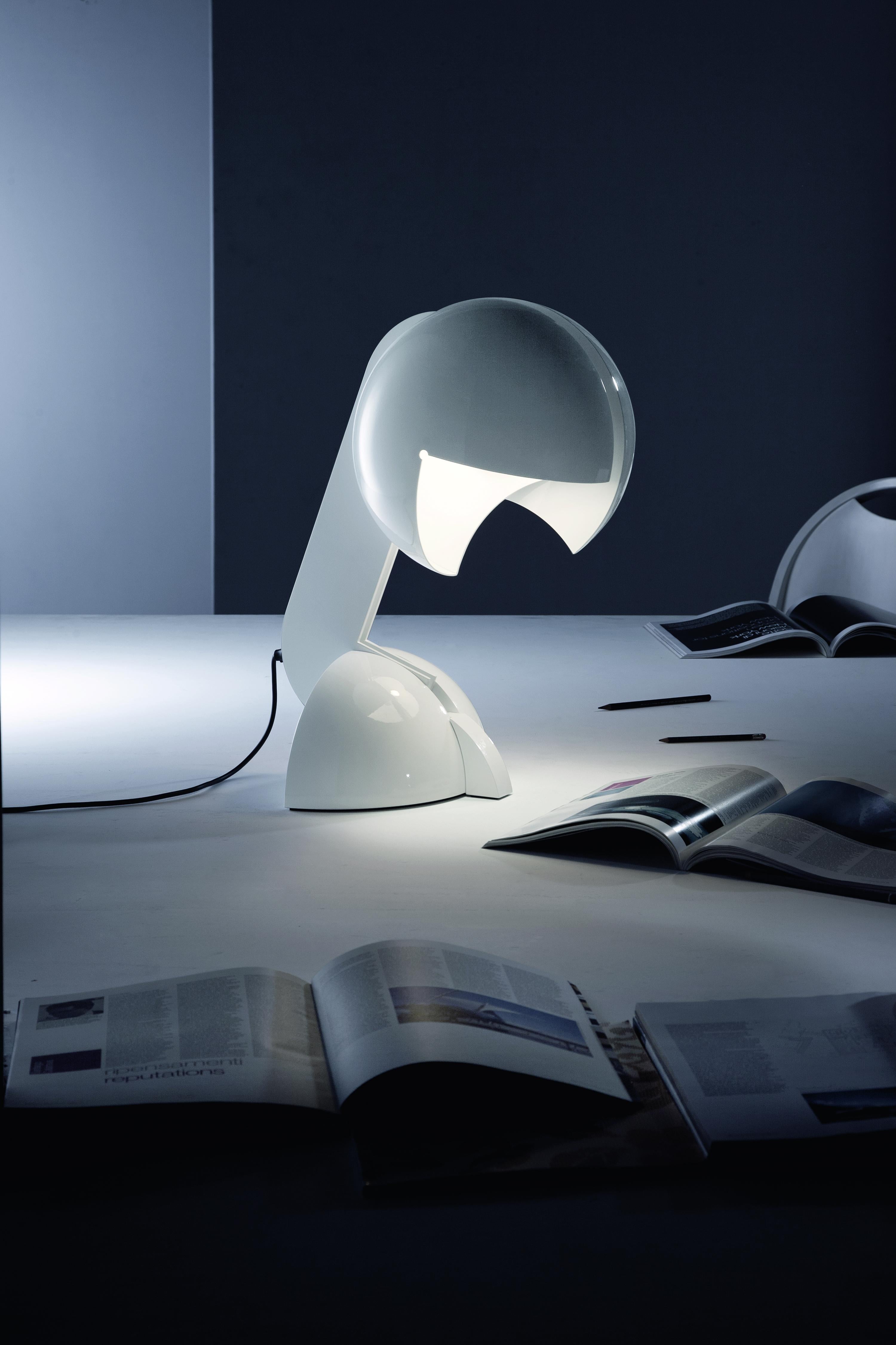 Moderne Lampe de bureau Martinelli Luce Ruspa 633 blanche avec un bras de Gae Aulenti en vente