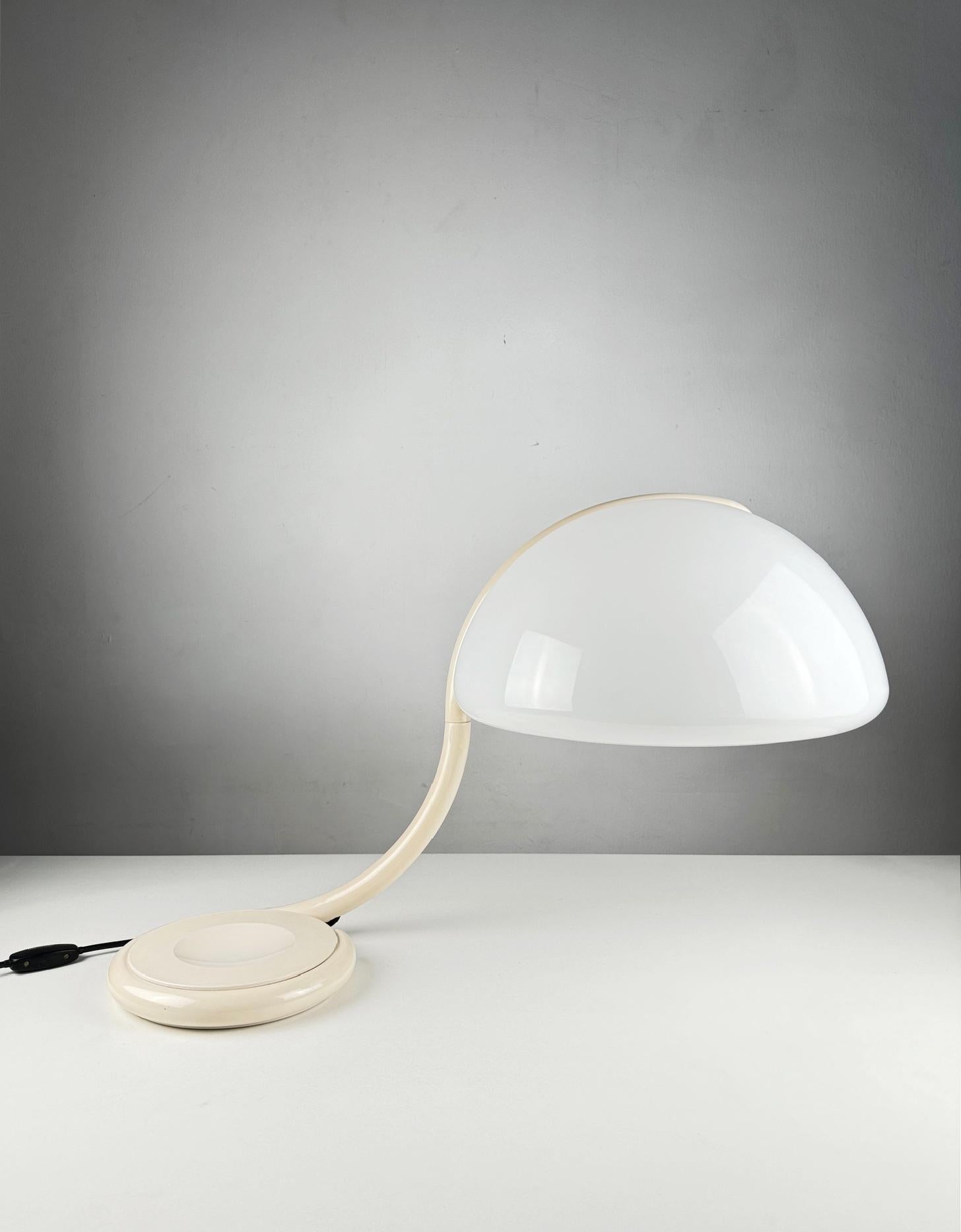 Martinelli Serpente 599 by Elio Martinelli for Martinelli Luce Italia: An Icon of Mid-Century Modern Lighting

The Martinelli Serpente 599, designed by Elio Martinelli for Martinelli Luce Italia, is a quintessential piece of mid-century modern