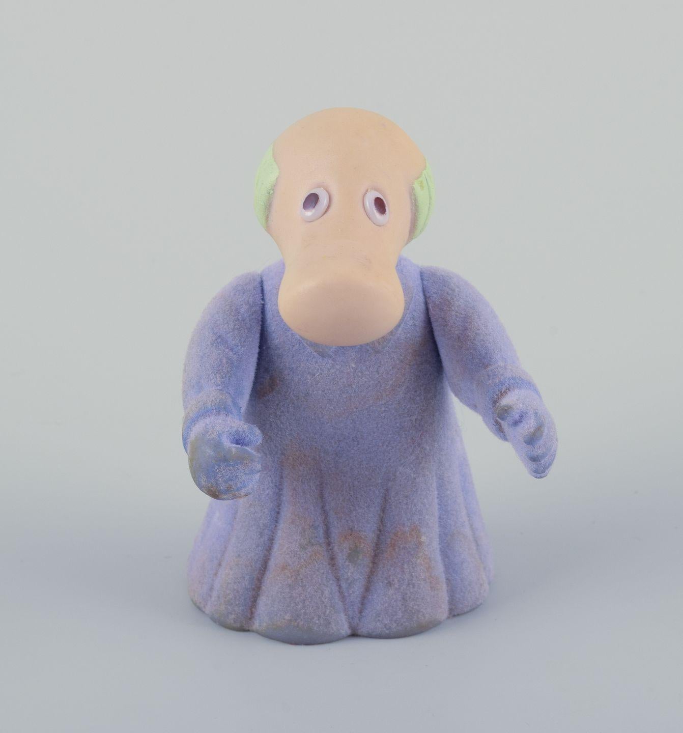 Gebrauchte Waren sind für US-Kunden von den Einfuhrzöllen befreit. 
Daher fallen für Ihren Kauf keine Einfuhrzölle an.

Martinex, Finnland. 
Mumin. Figur von Hemulen aus Kunststoff mit lila Velours bezogen.
Ende der 1900er Jahre.
In ausgezeichnetem
