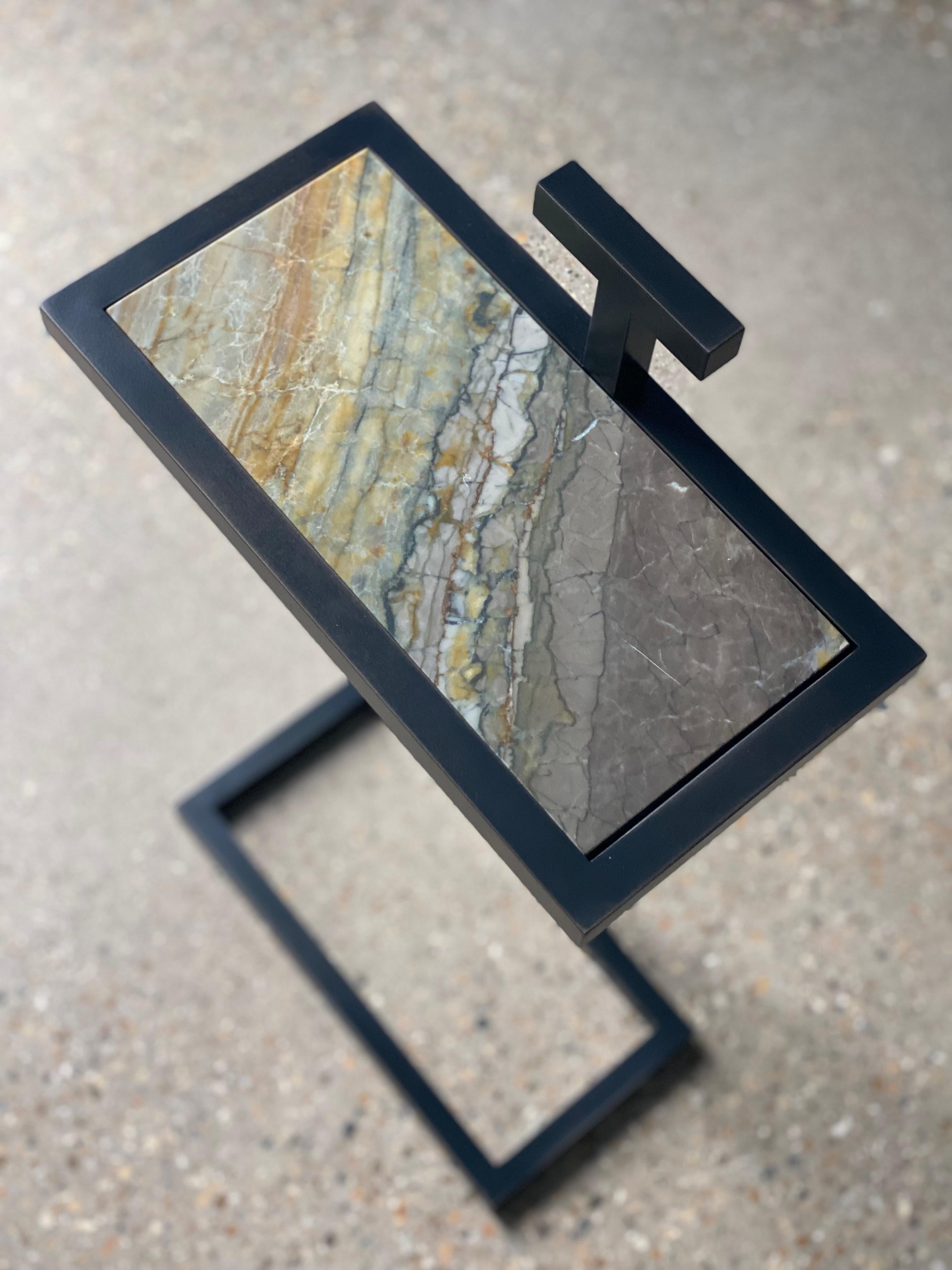 Table Martinez faite sur-mesure en acier noirci et marbre en vente 7