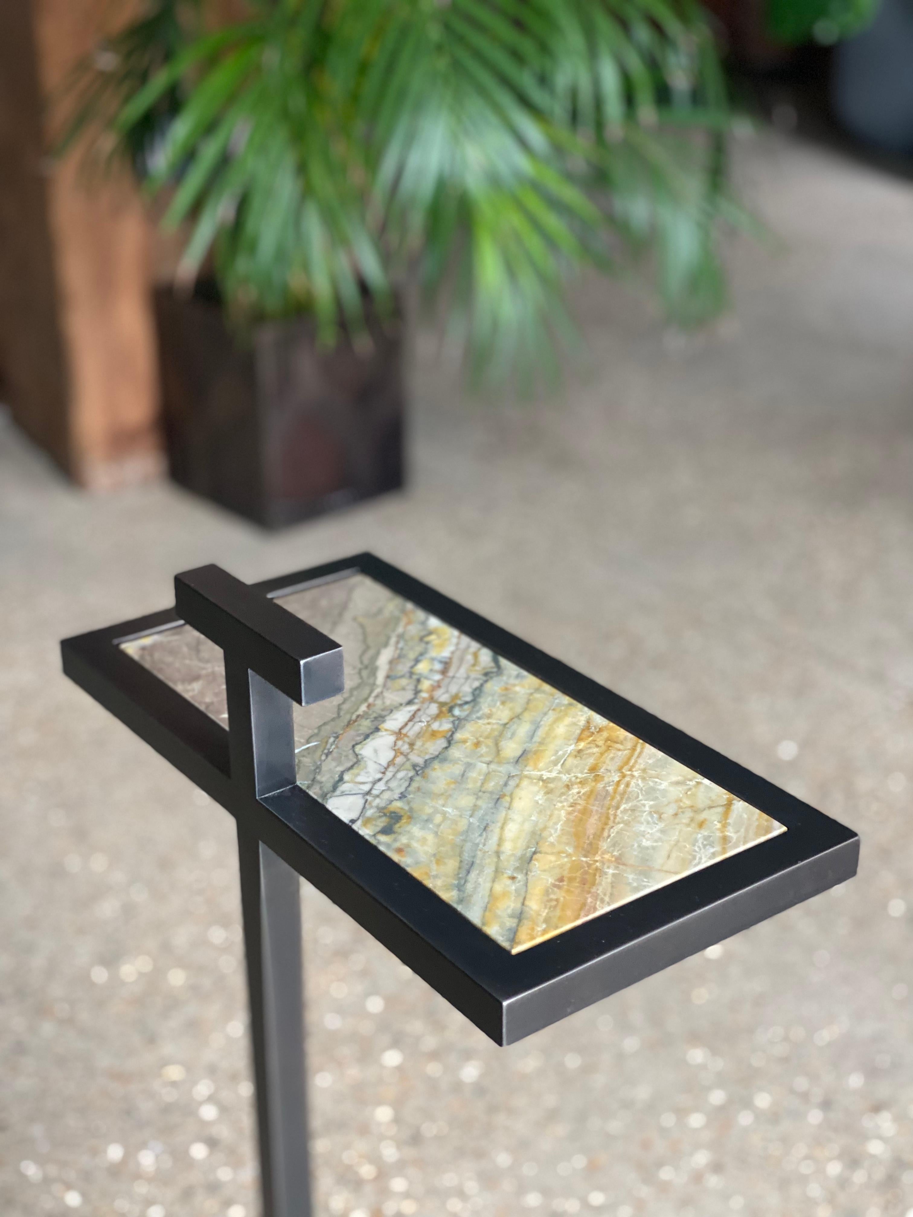 Table Martinez faite sur-mesure en acier noirci et marbre en vente 11