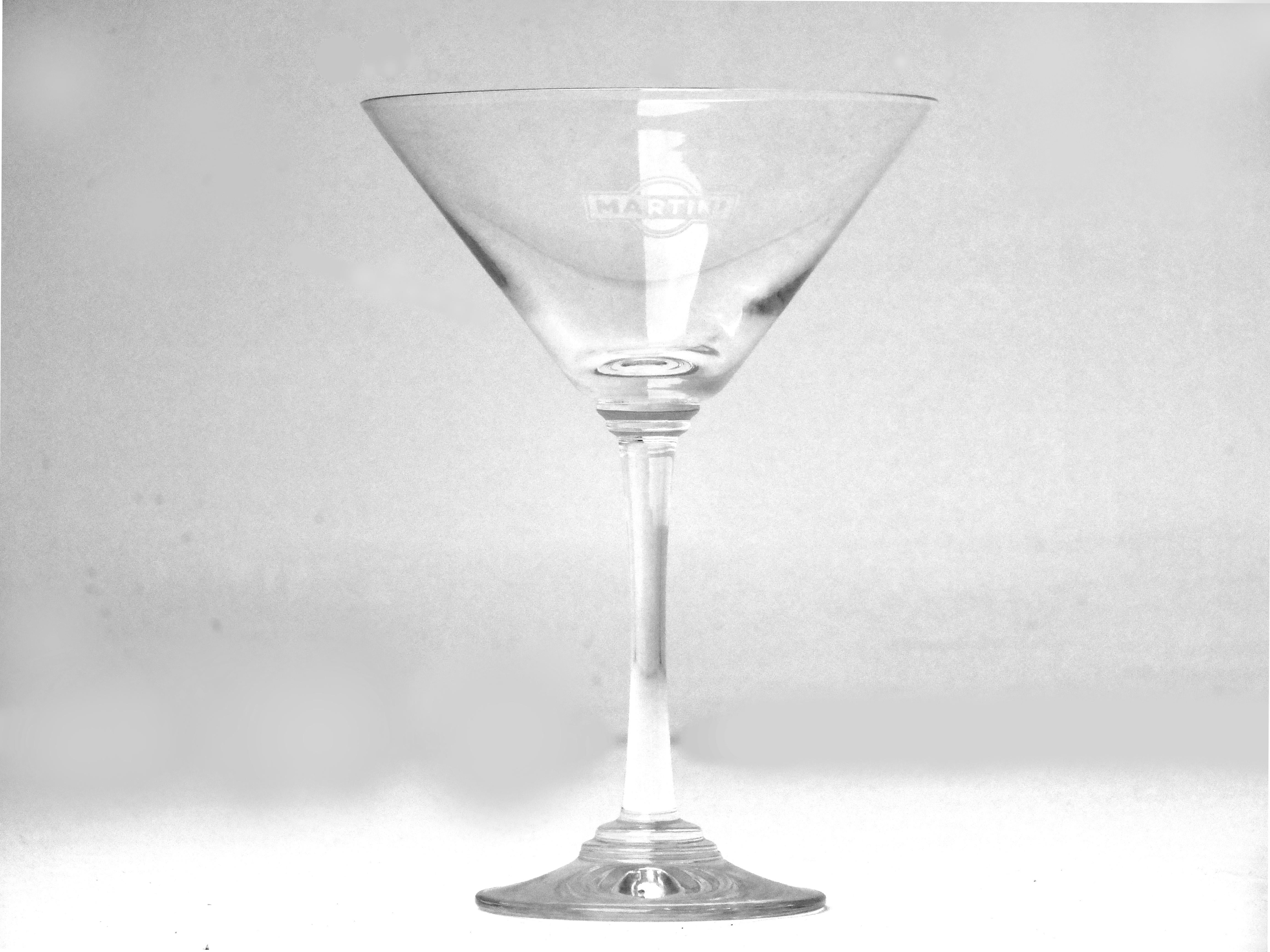 Coppa Martini doppio cocktail quattro bicchieri deco' prima edizione originale anni '30

rarissimo ed estremamente elegante set di quattro coppe Martini di dimensioni extra in perfette condizioni

Martini è un marchio italiano

Durante il