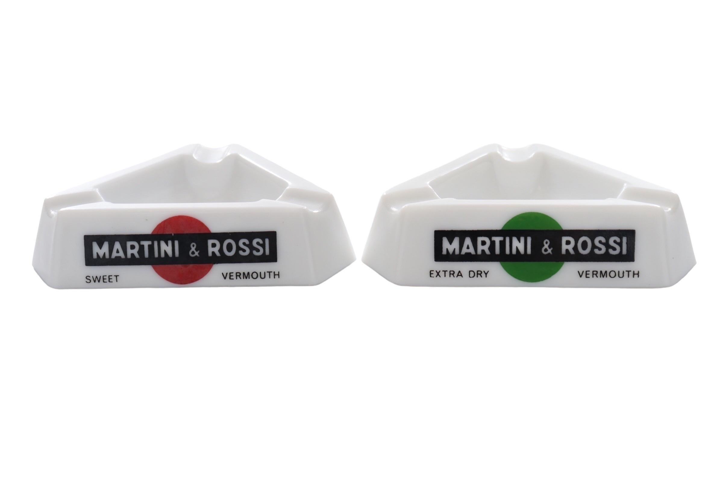 Französische Aschenbecher aus Opalex von Martini & Rossi, ein Paar (Moderne der Mitte des Jahrhunderts) im Angebot