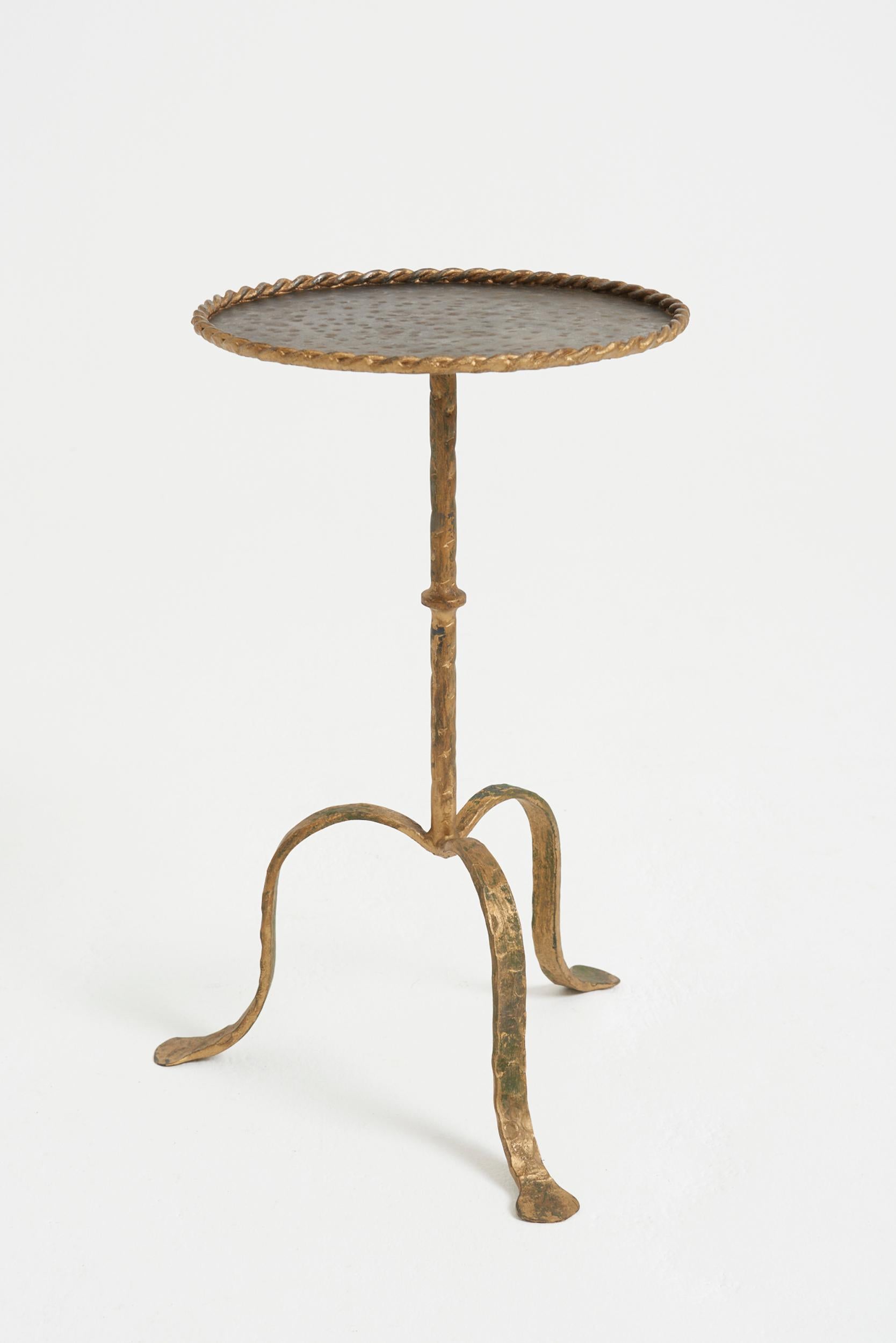 Table à martini en fer forgé
Espagne, seconde moitié du 20e siècle
52,5 cm de haut par 30,5 cm de diamètre