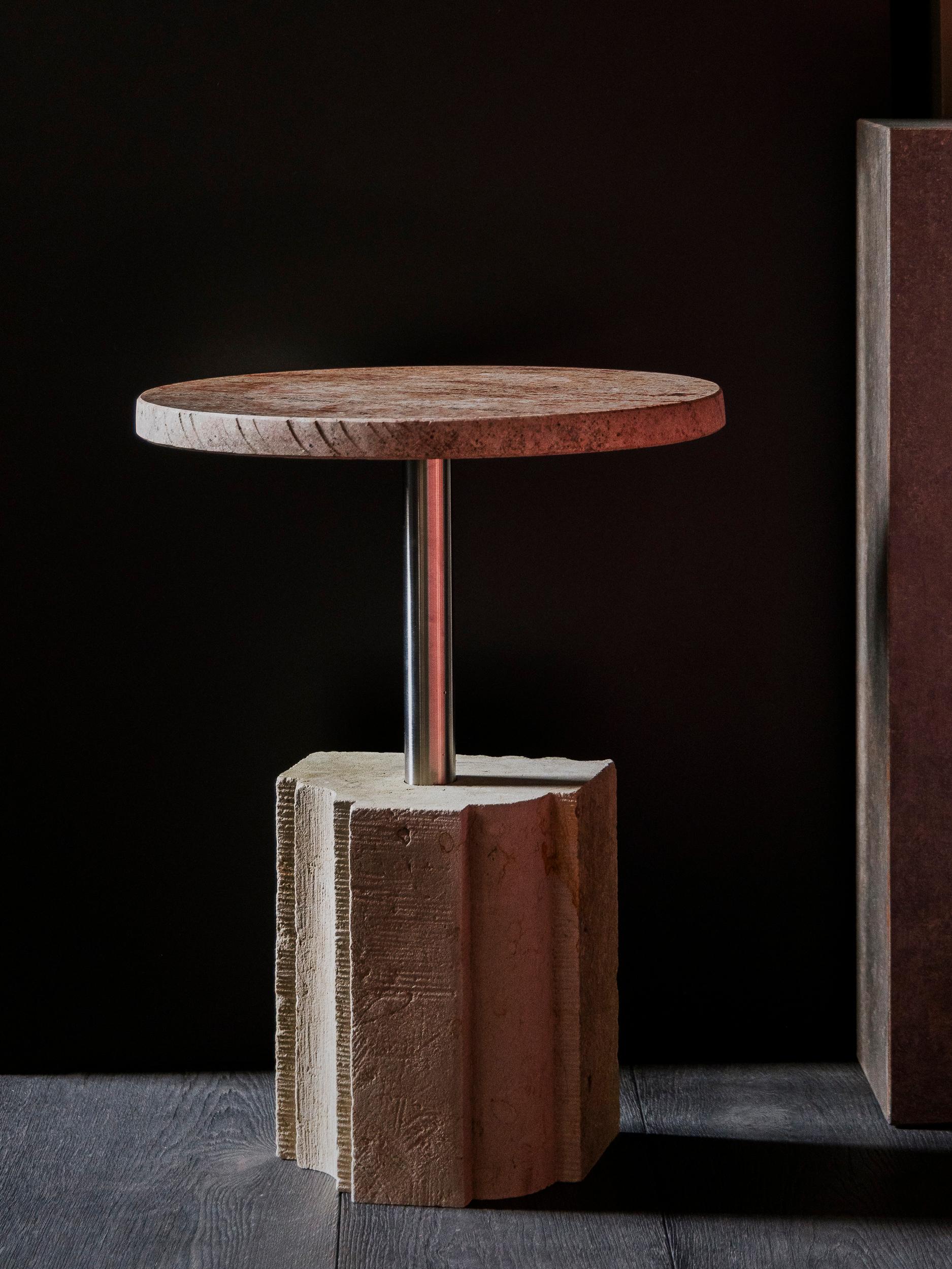 TABLE D'ACCOMPAGNEMENT MARTINI - Edition limitée Alcova 1/4 No.2

Comme exposé à la MILAN DESIGN WEEK 2023 Alcova Milano, chaque pièce est absolument unique et unique.

La table d'appoint de Fabian Freytag Studio est un cas curieux qui montre