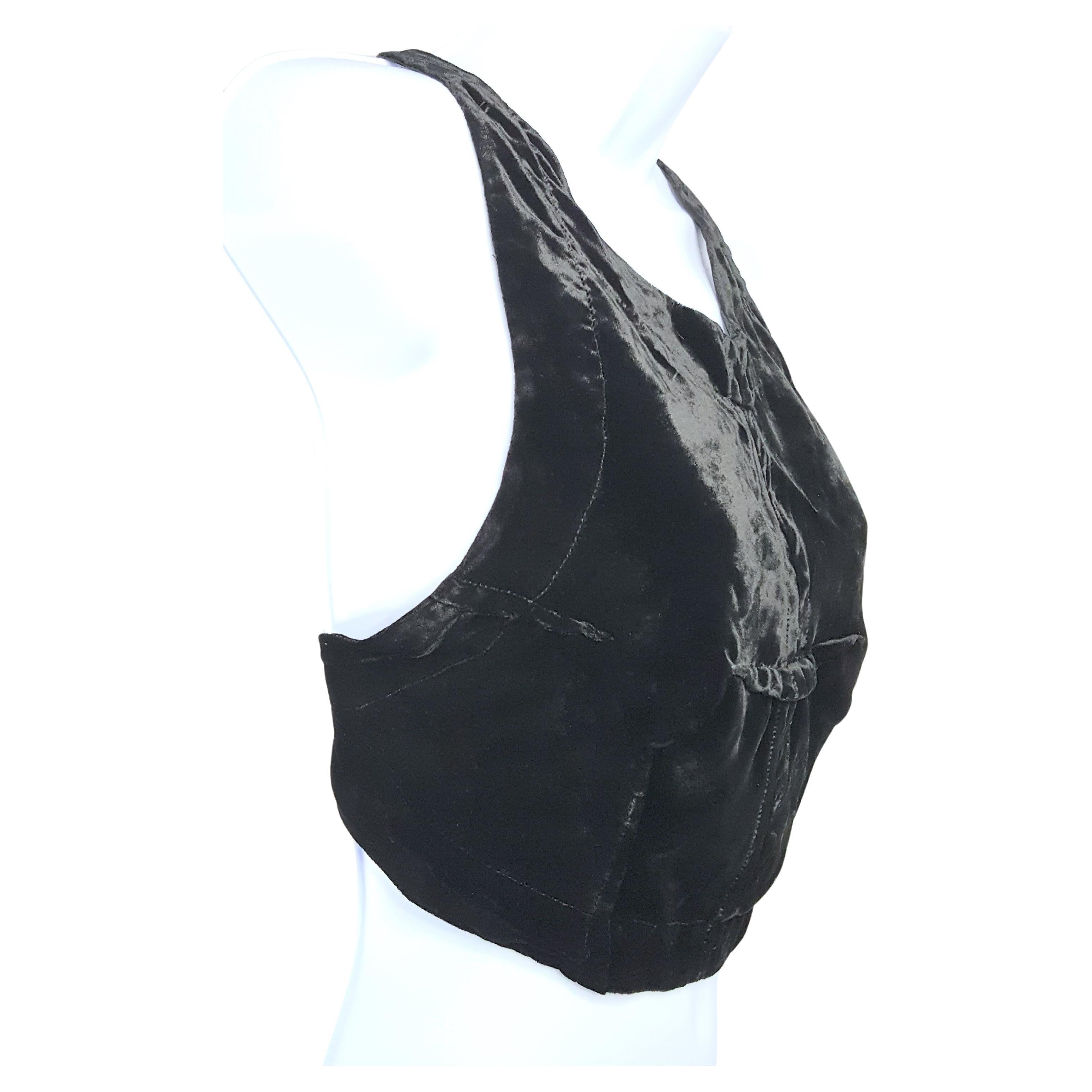 MartinMargiela Early1990s UniqueUpcycled Garters&Crotch Velvet CroppedHalter Bra In Excellent Condition For Sale In Chicago, IL