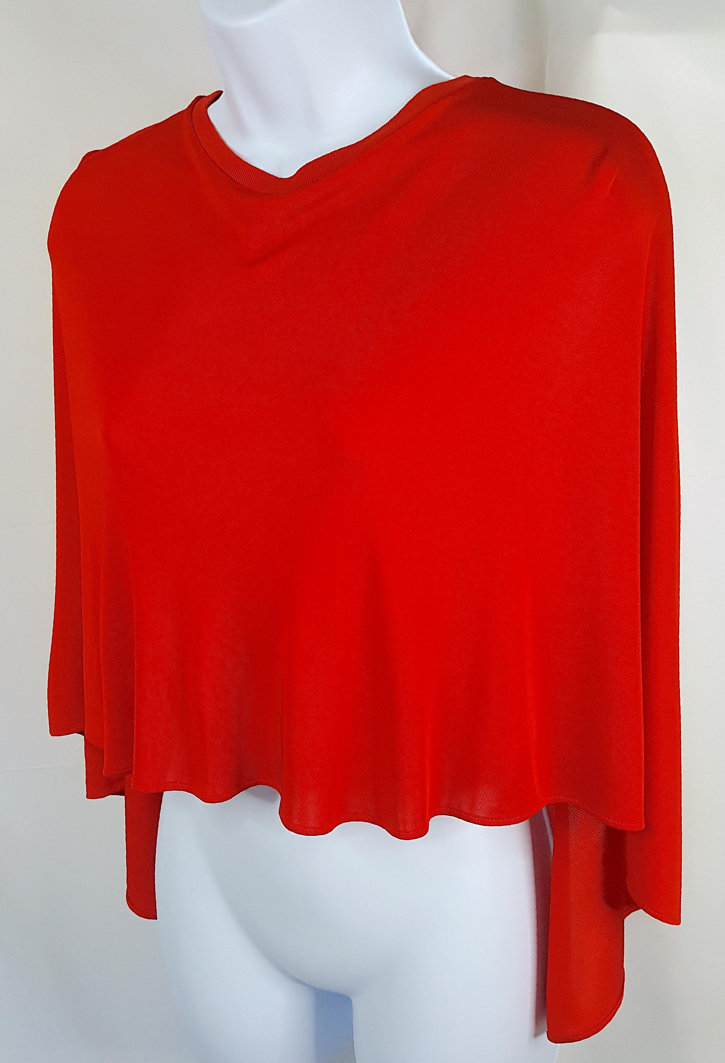 da uomo o donna MartinMargiela RunwayLook1 primavera/estate 2007 Mini Cape rosso basso-alto femminile in vendita