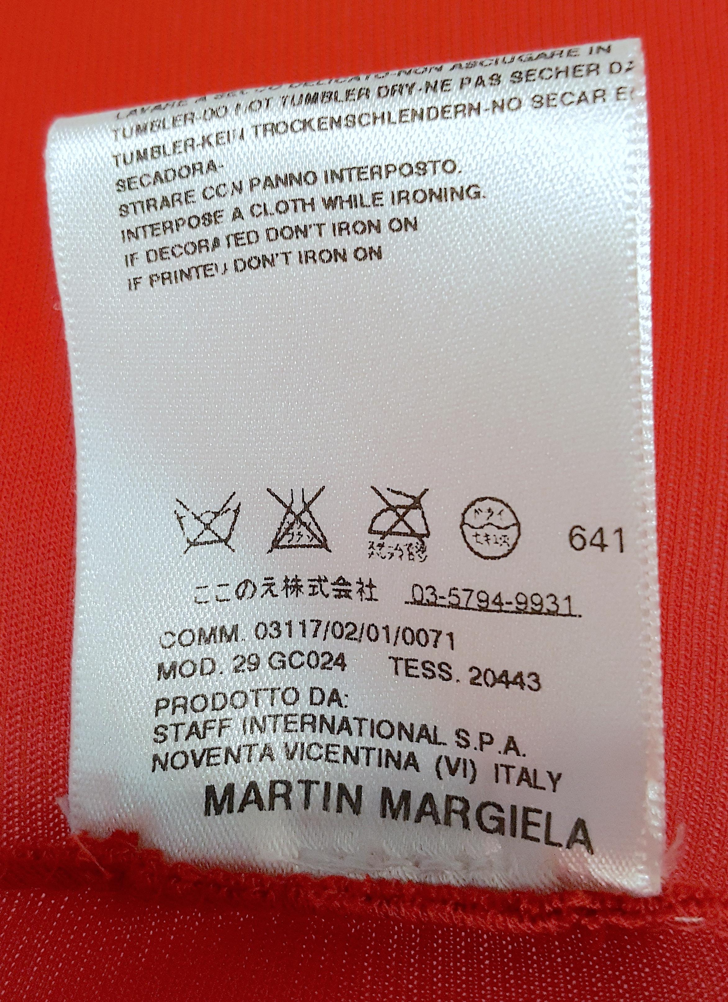 MartinMargiela RunwayLook1 primavera/estate 2007 Mini Cape rosso basso-alto femminile in vendita 2