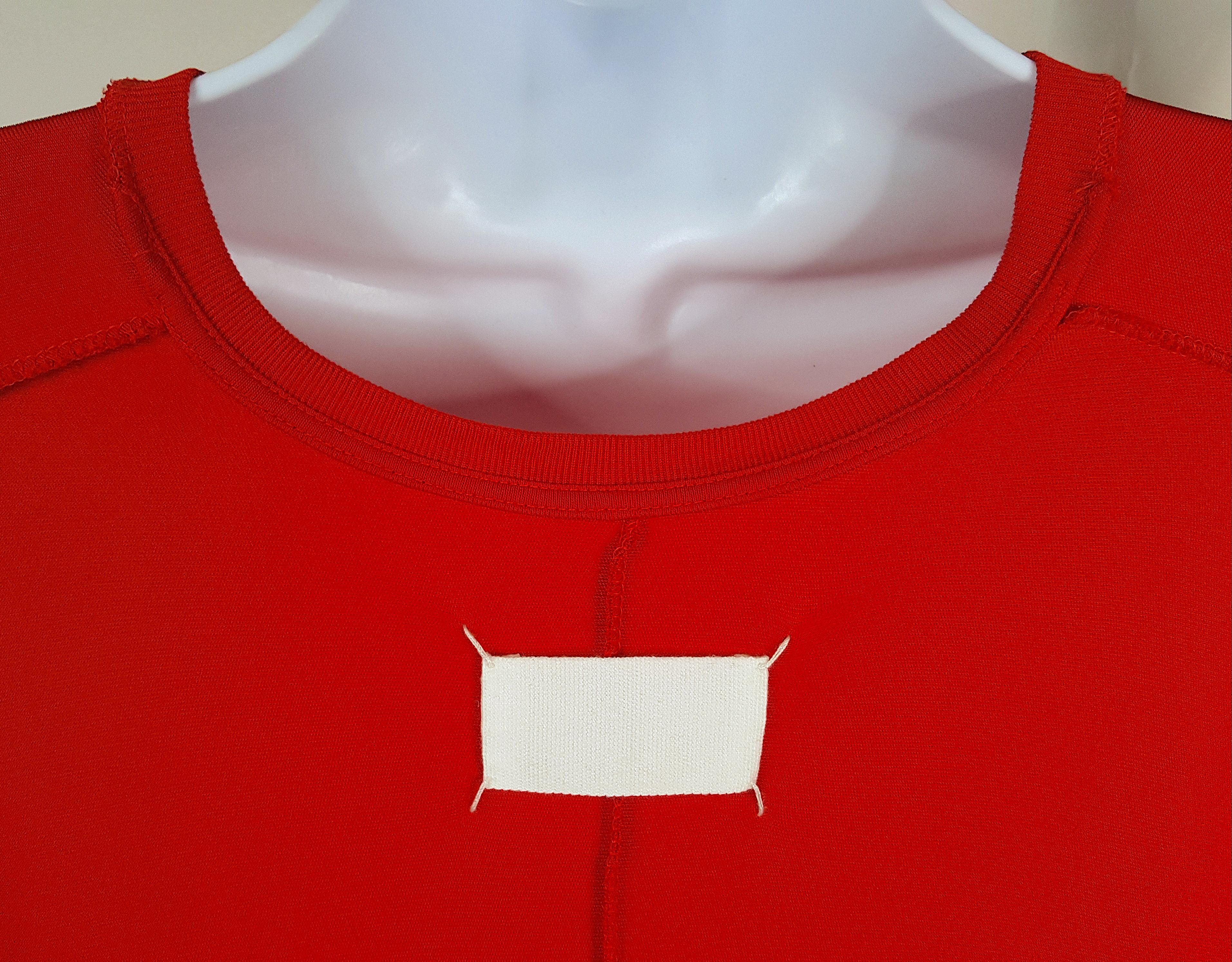 MartinMargiela RunwayLook1 Spring/Summer2007 Game-Changing Red Short Cape For Sale 4