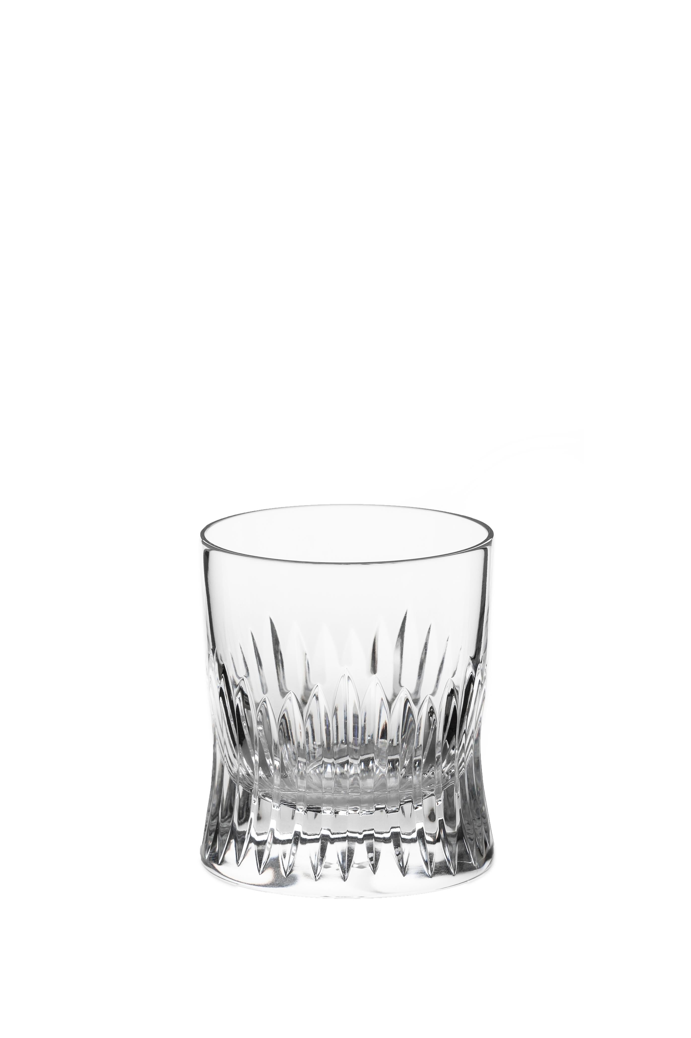 Ein von Hand gefertigtes Whiskeyglas (Teil der ständigen Sammlung des Musee des Arts Decoratifs)

Das Glas wurde von Martino Gamper für J. HILL's Standard als Teil unserer Kollektion CUTTINGS