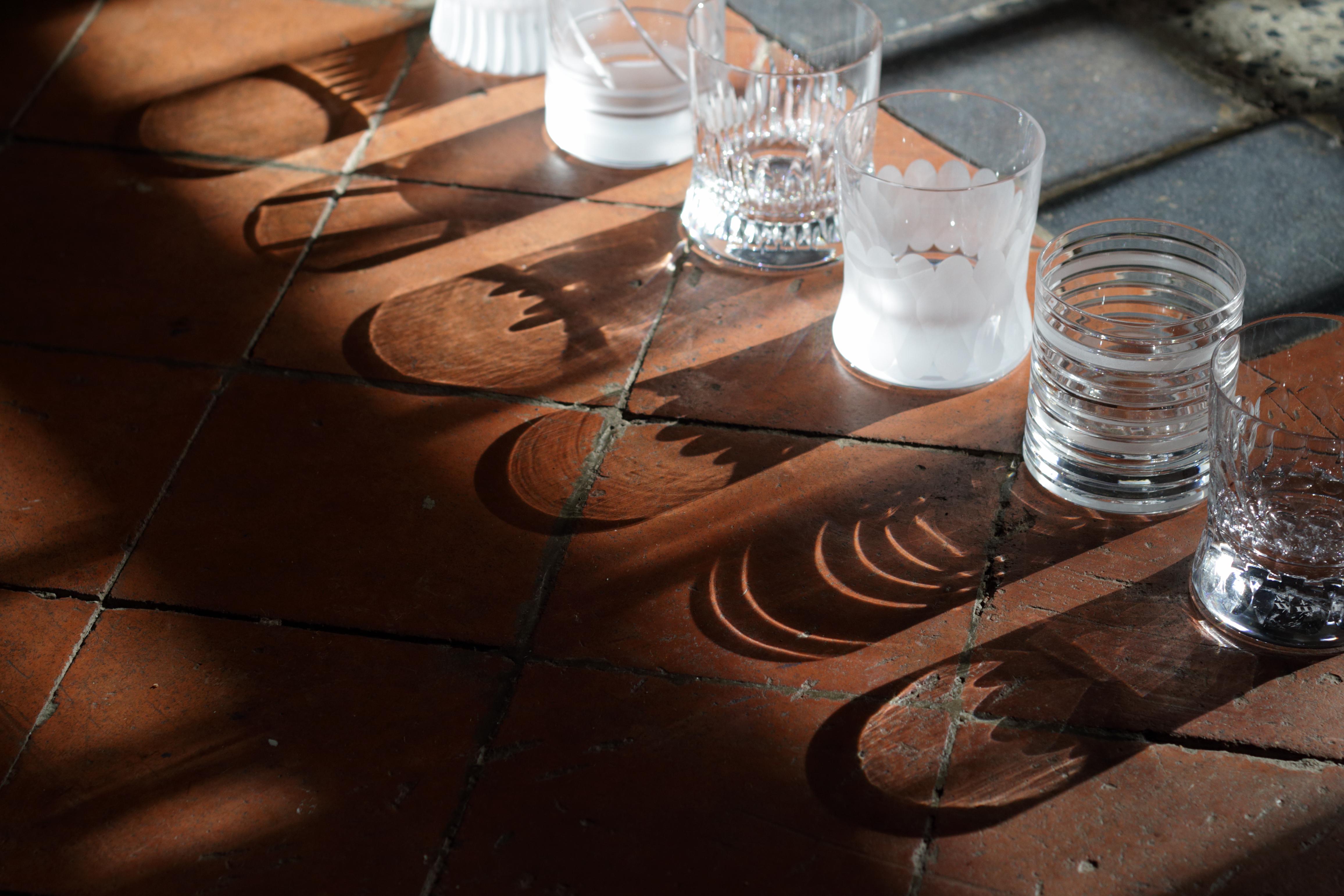 Handgefertigter irischer Whiskey-Becher aus Kristall von Martino Gamper aus der Serie „Cuttings“ im Angebot 2