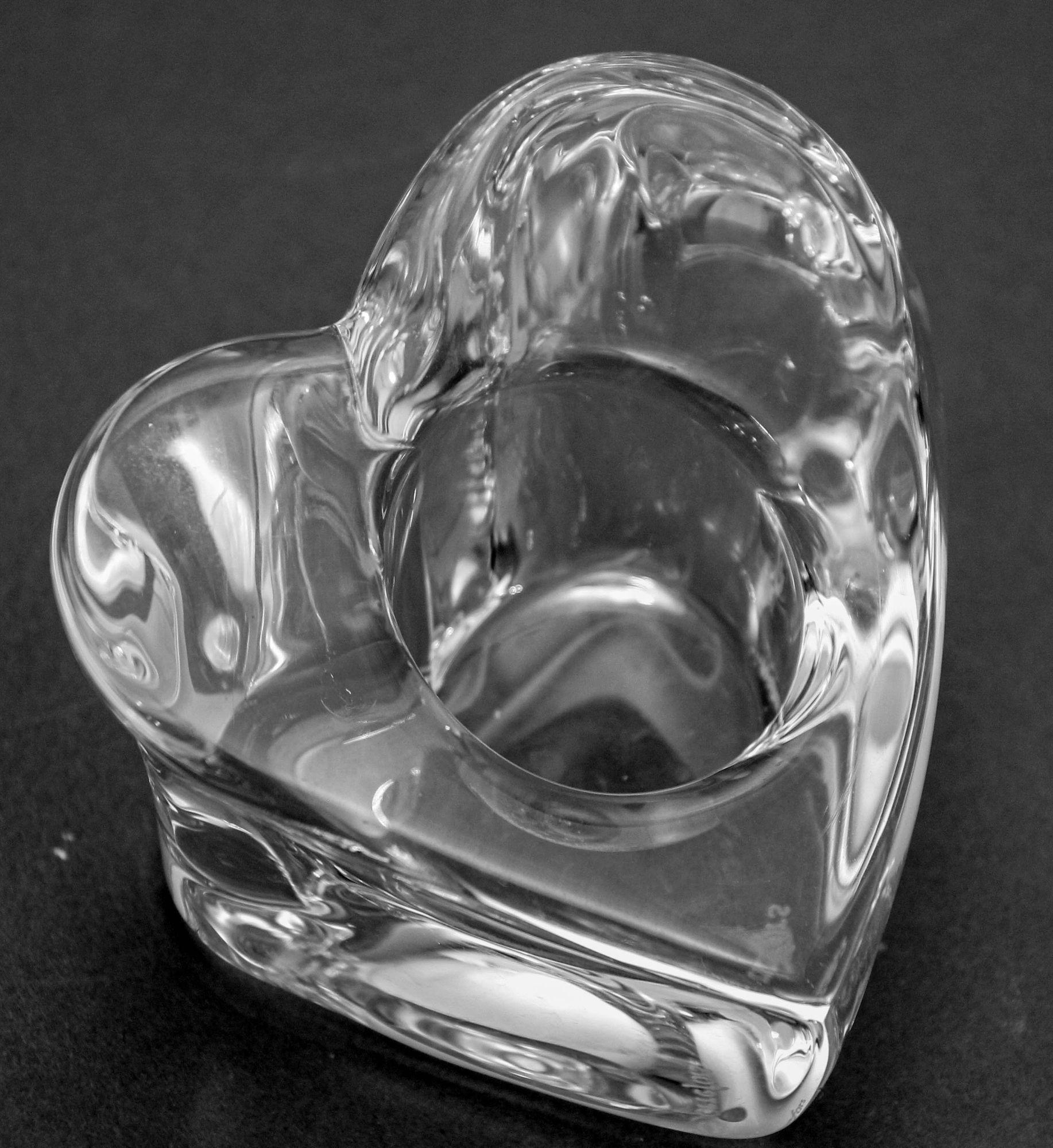 Valentino heart shape votive paperweight from Orrefors, designed by Martti Rytkönen.Valentino Votive candle holder from Orrefors is shaped like a heart and made of thick, clear crystal with soft edges giving it a gentle, rounded look. It is suitable